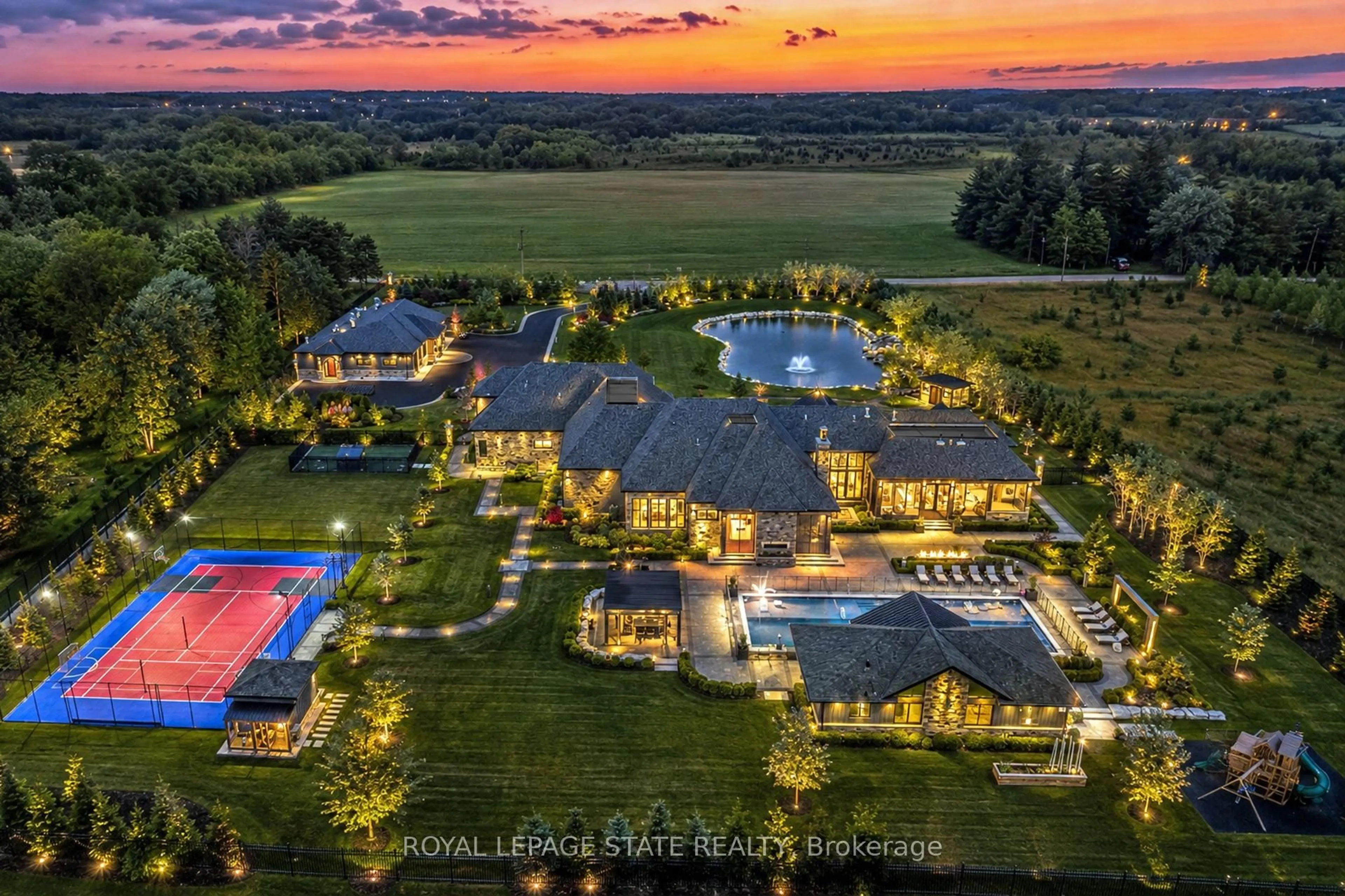 A pic from outside/outdoor area/front of a property/back of a property/a pic from drone, water/lake/river/ocean view for 1272 Fiddlers Green Rd, Hamilton Ontario L9G 3L1