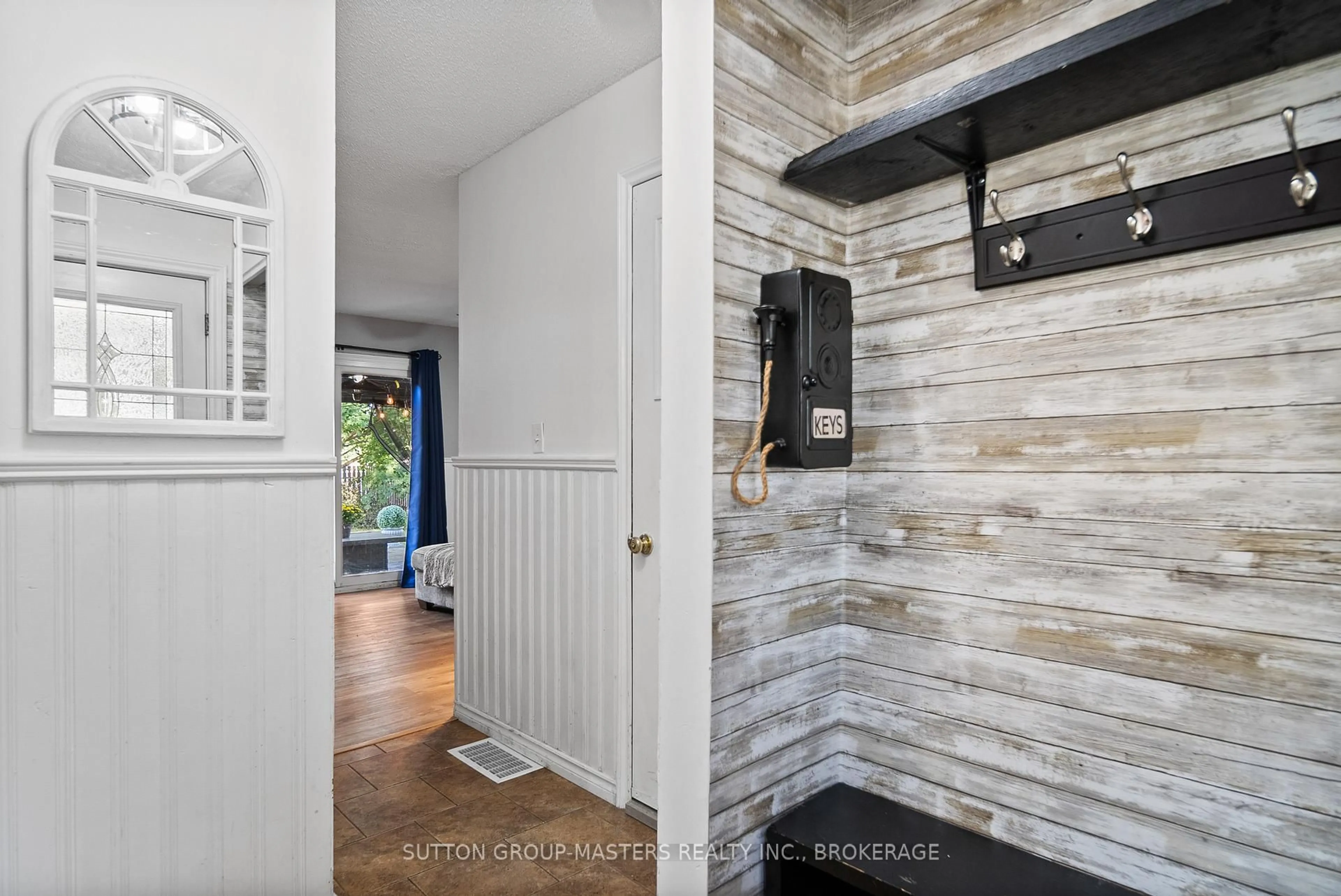 Indoor entryway for 66 Nicholson Cres, Loyalist Ontario K7N 1X1
