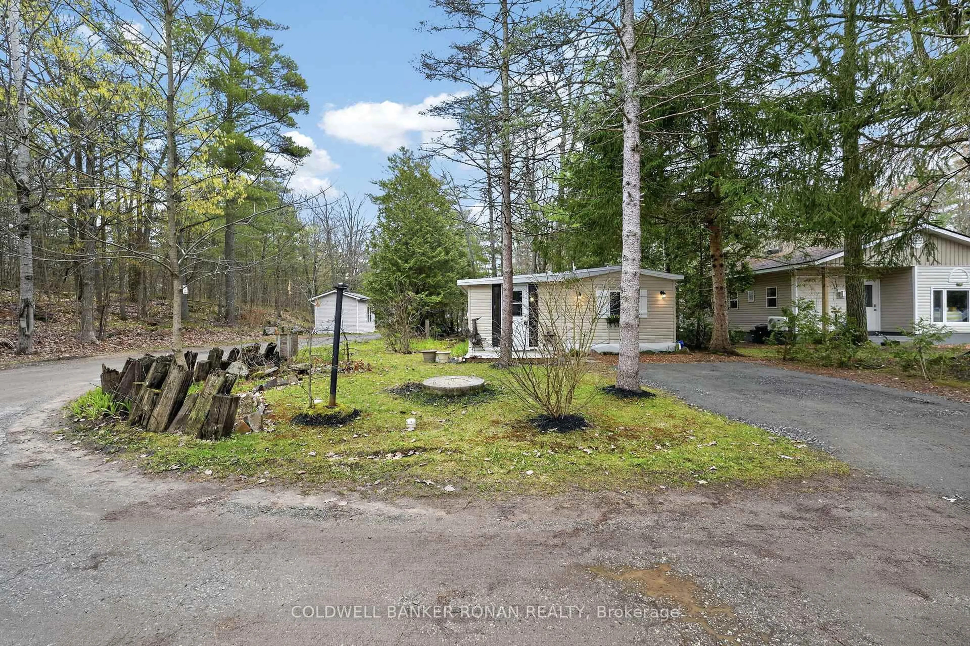 A pic from outside/outdoor area/front of a property/back of a property/a pic from drone, unknown for 1007 Racoon Rd #23, Gravenhurst Ontario P1P 0C5