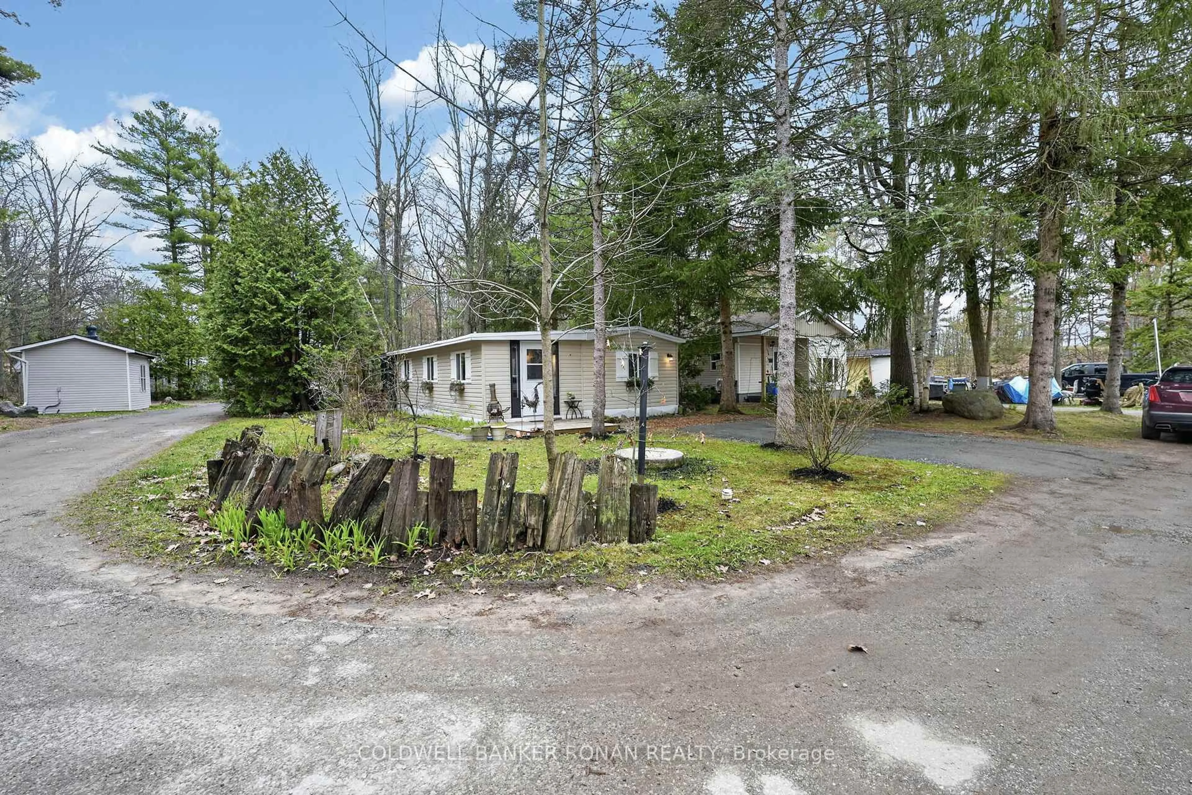 A pic from outside/outdoor area/front of a property/back of a property/a pic from drone, unknown for 1007 Racoon Rd #23, Gravenhurst Ontario P1P 0C5