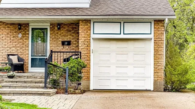 19 Chateau Crt, Hamilton 2
