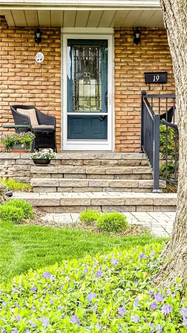 19 Chateau Crt, Hamilton 4