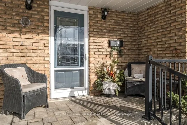 19 Chateau Crt, Hamilton 5