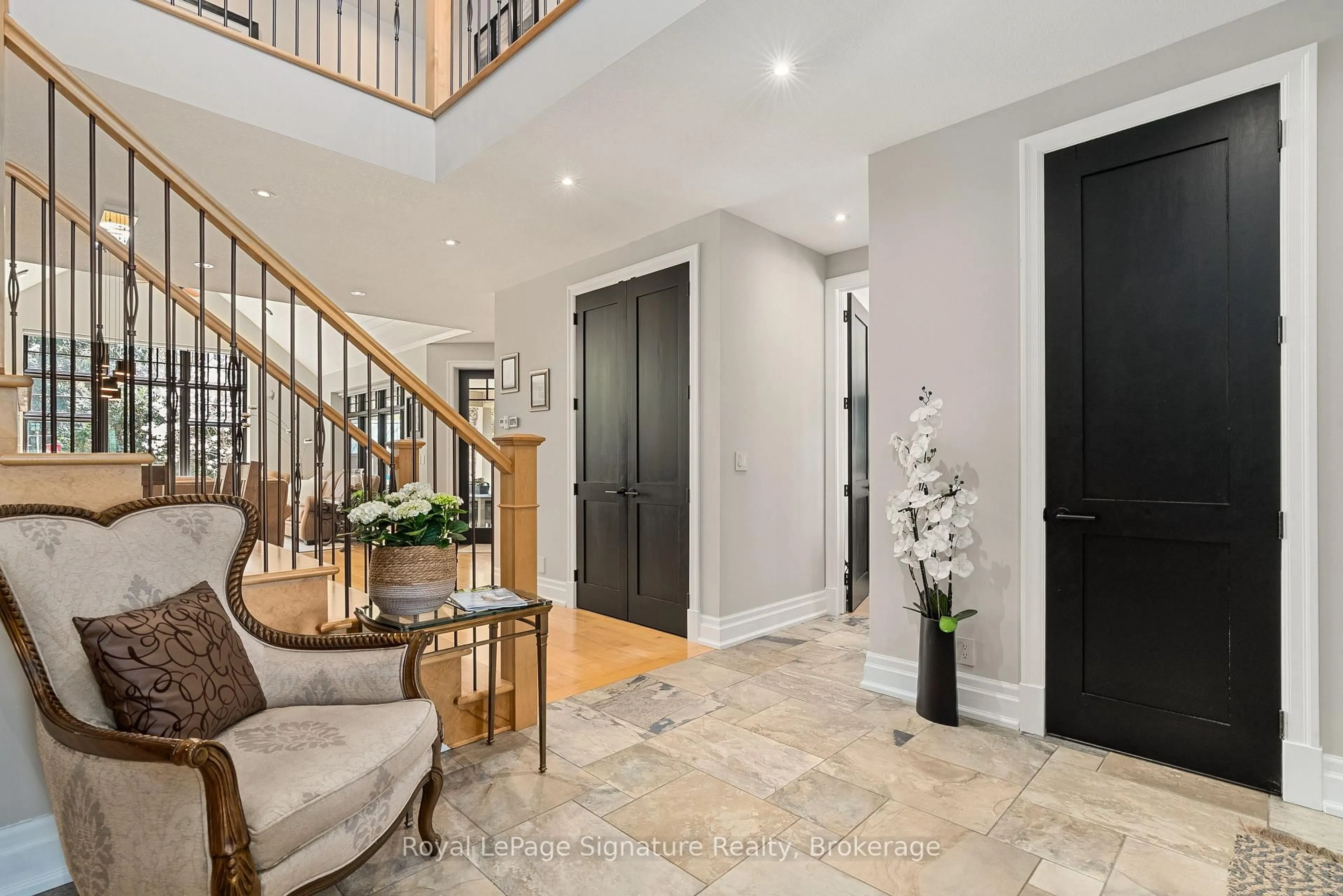 Indoor entryway for 108 McMullen Crt, Blue Mountains Ontario N0H 2P0