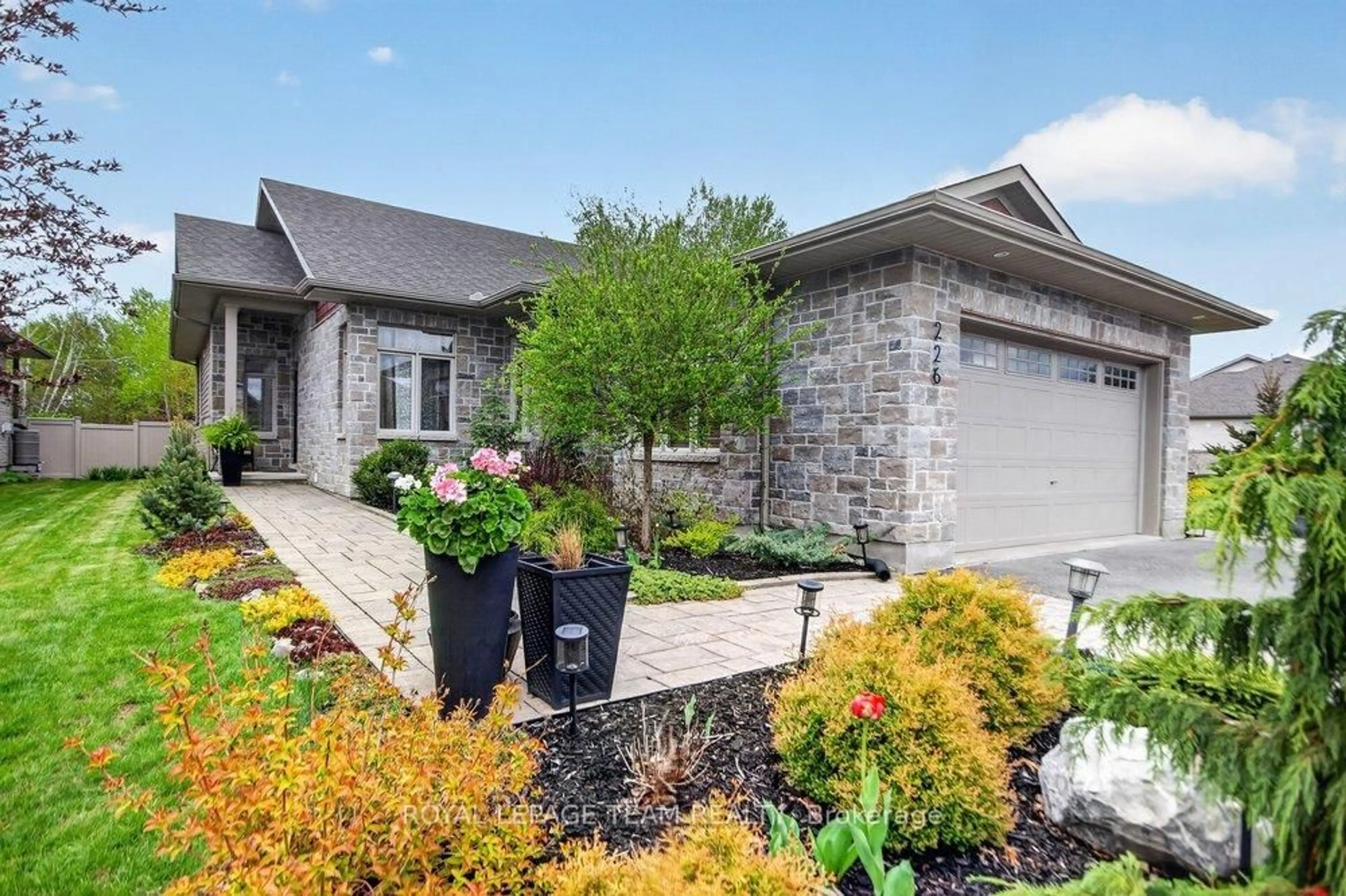 Home with brick exterior material, street for 226 Royal Landing Gate, North Grenville Ontario K0G 1J0