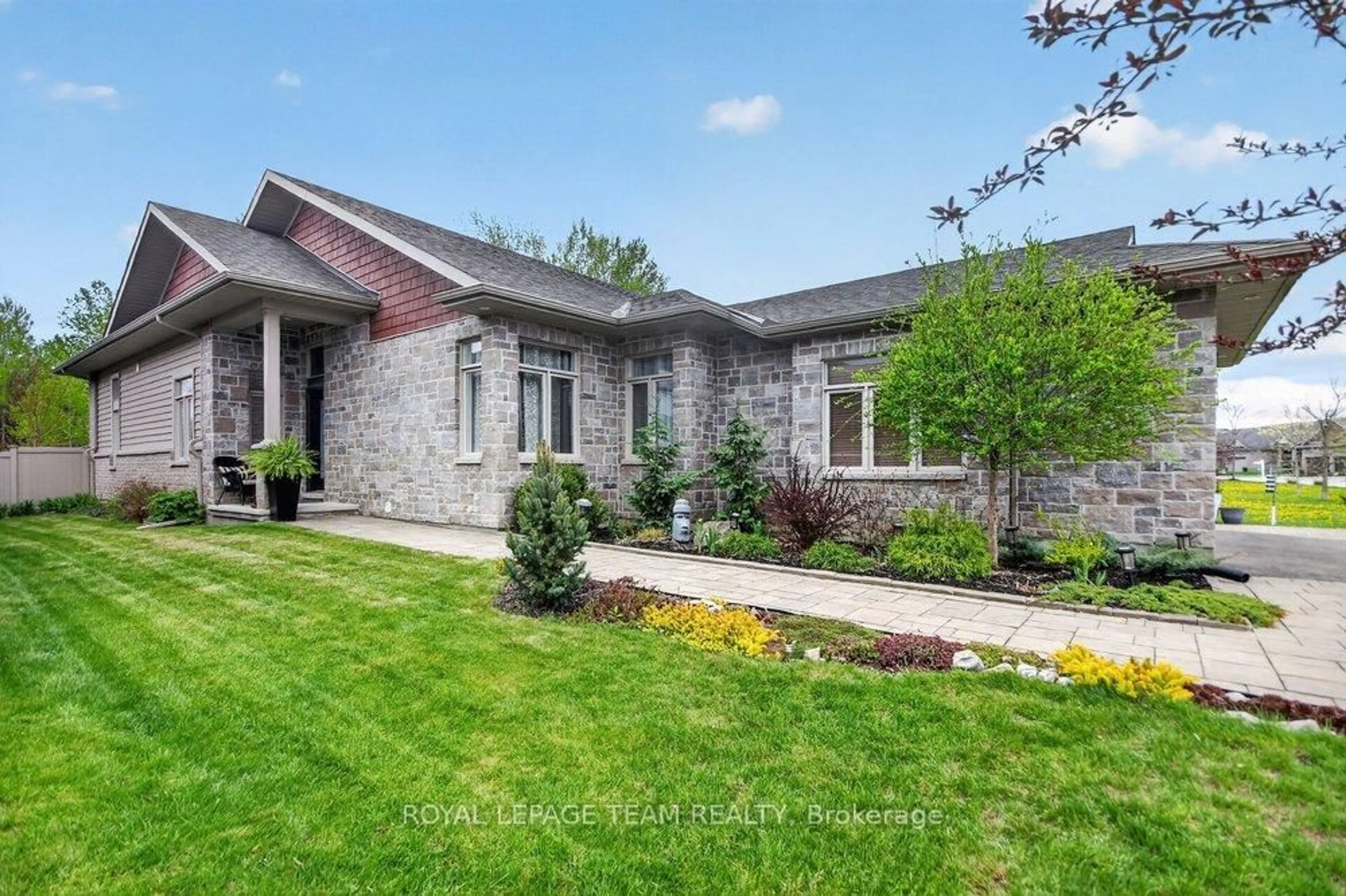 Home with brick exterior material, street for 226 Royal Landing Gate, North Grenville Ontario K0G 1J0