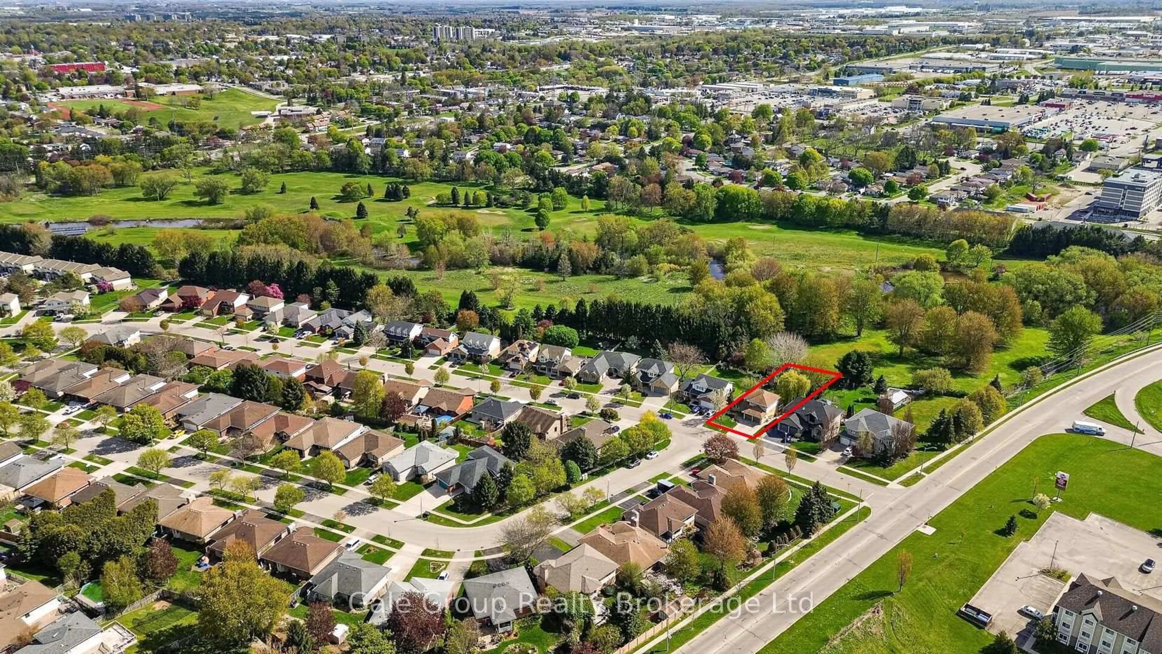 A pic from outside/outdoor area/front of a property/back of a property/a pic from drone, street for 89 Lindsay Rd, Woodstock Ontario N4V 1A8
