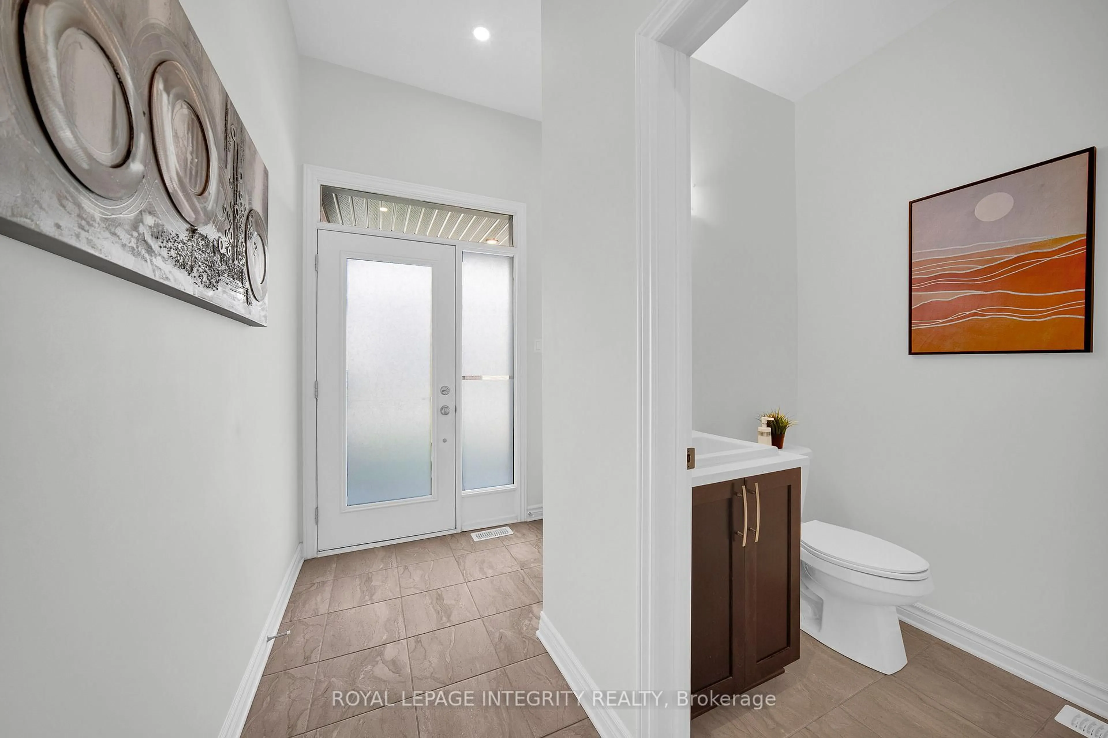 Indoor entryway for 353 Cornice St, Ottawa Ontario K1W 0P8