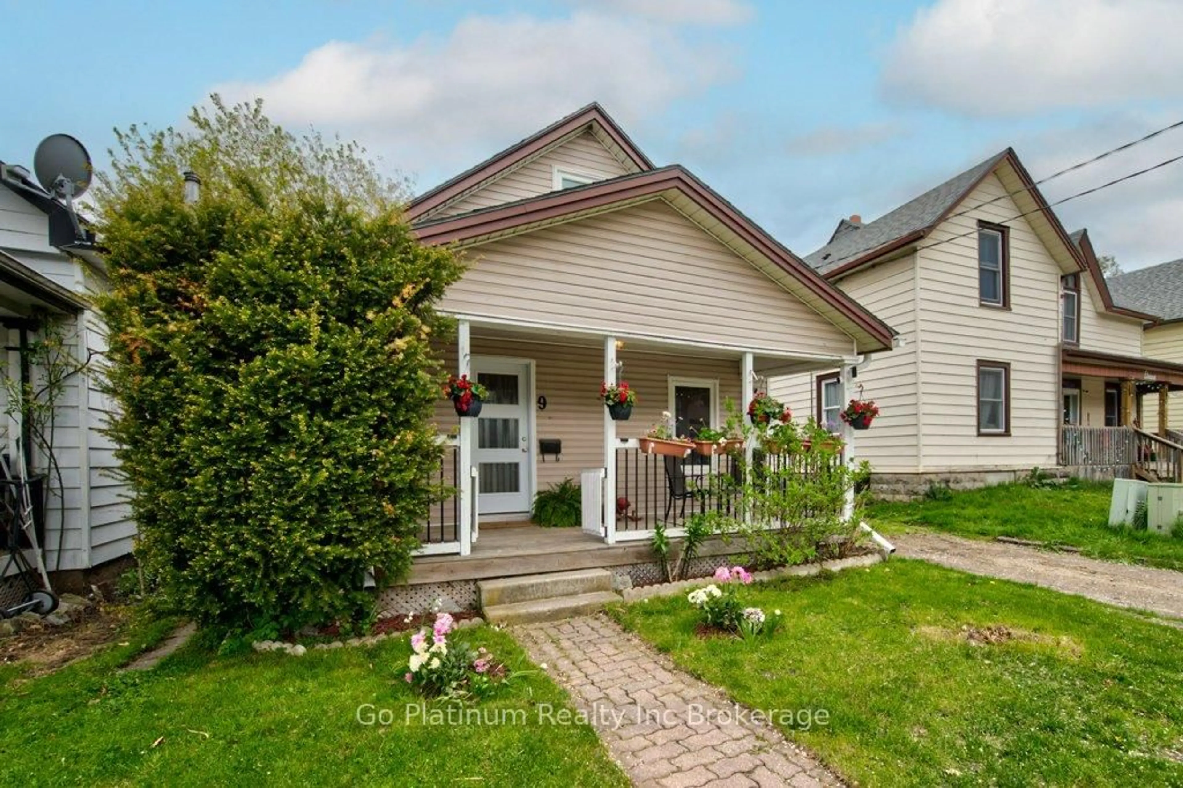 Unknown for 9 Sydenham St, Woodstock Ontario N4S 7B3