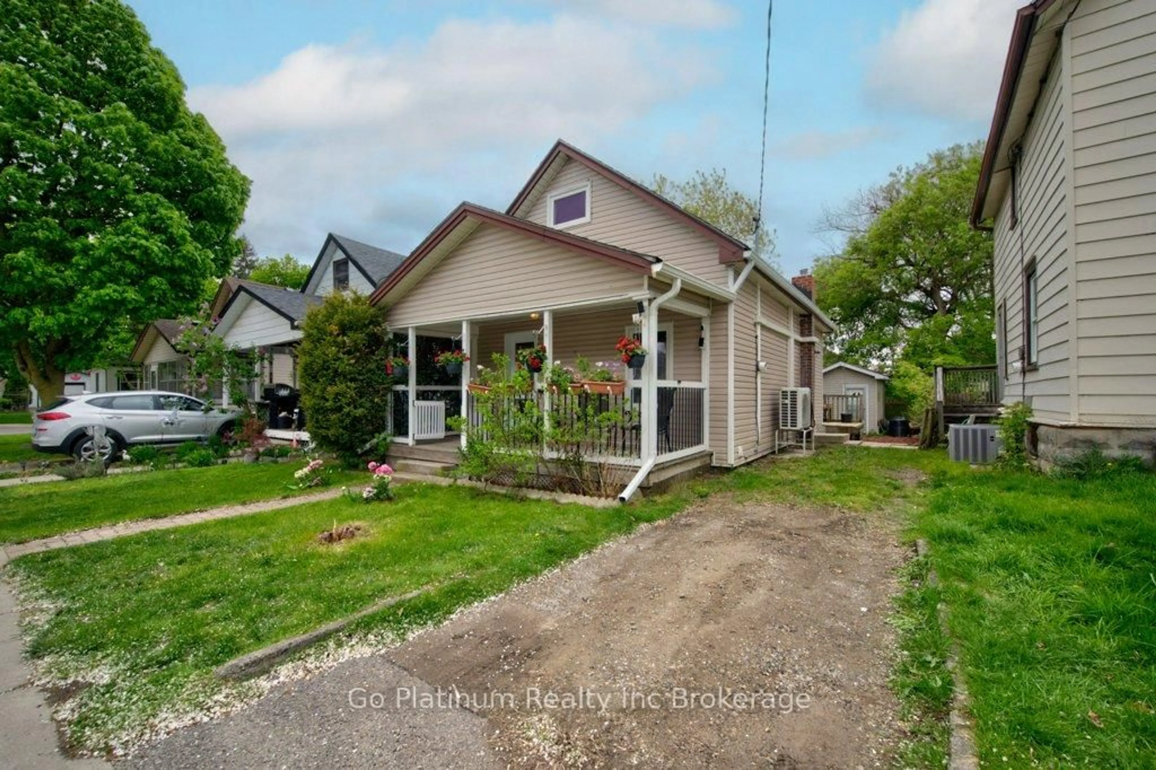 A pic from outside/outdoor area/front of a property/back of a property/a pic from drone, street for 9 Sydenham St, Woodstock Ontario N4S 7B3