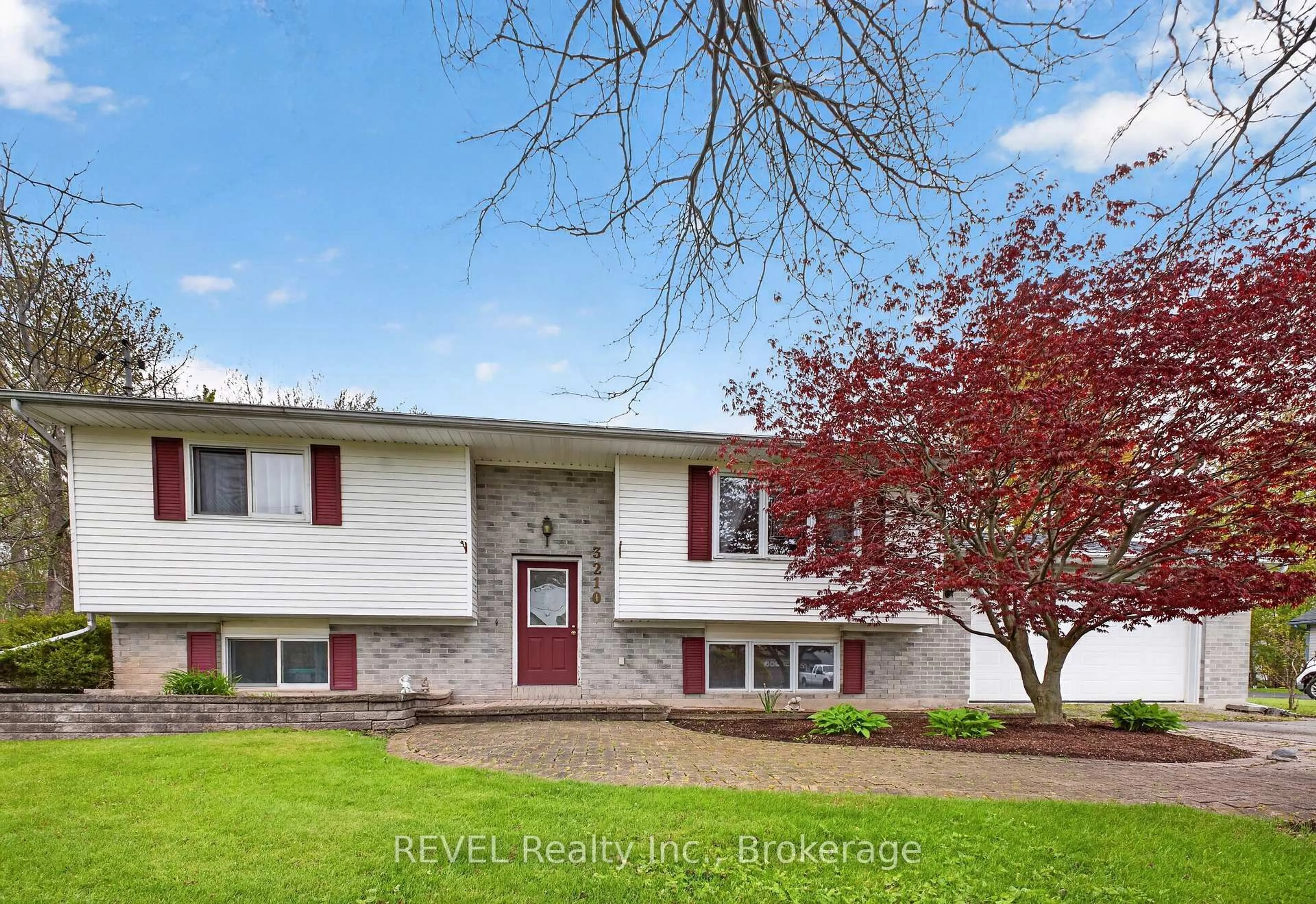 Home with vinyl exterior material, street for 3210 Bethune Ave, Fort Erie Ontario L0S 1N0
