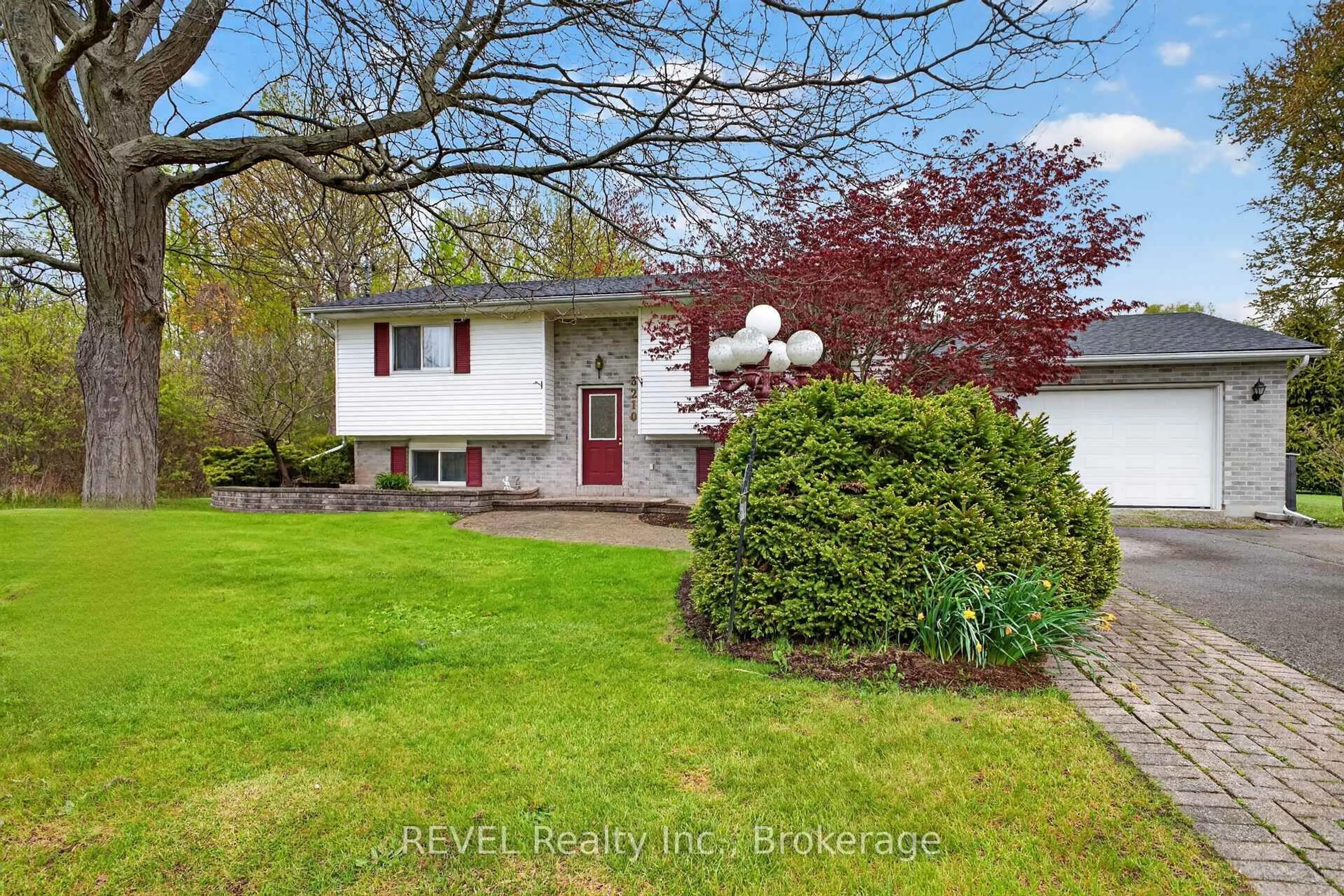 Home with vinyl exterior material, street for 3210 Bethune Ave, Fort Erie Ontario L0S 1N0