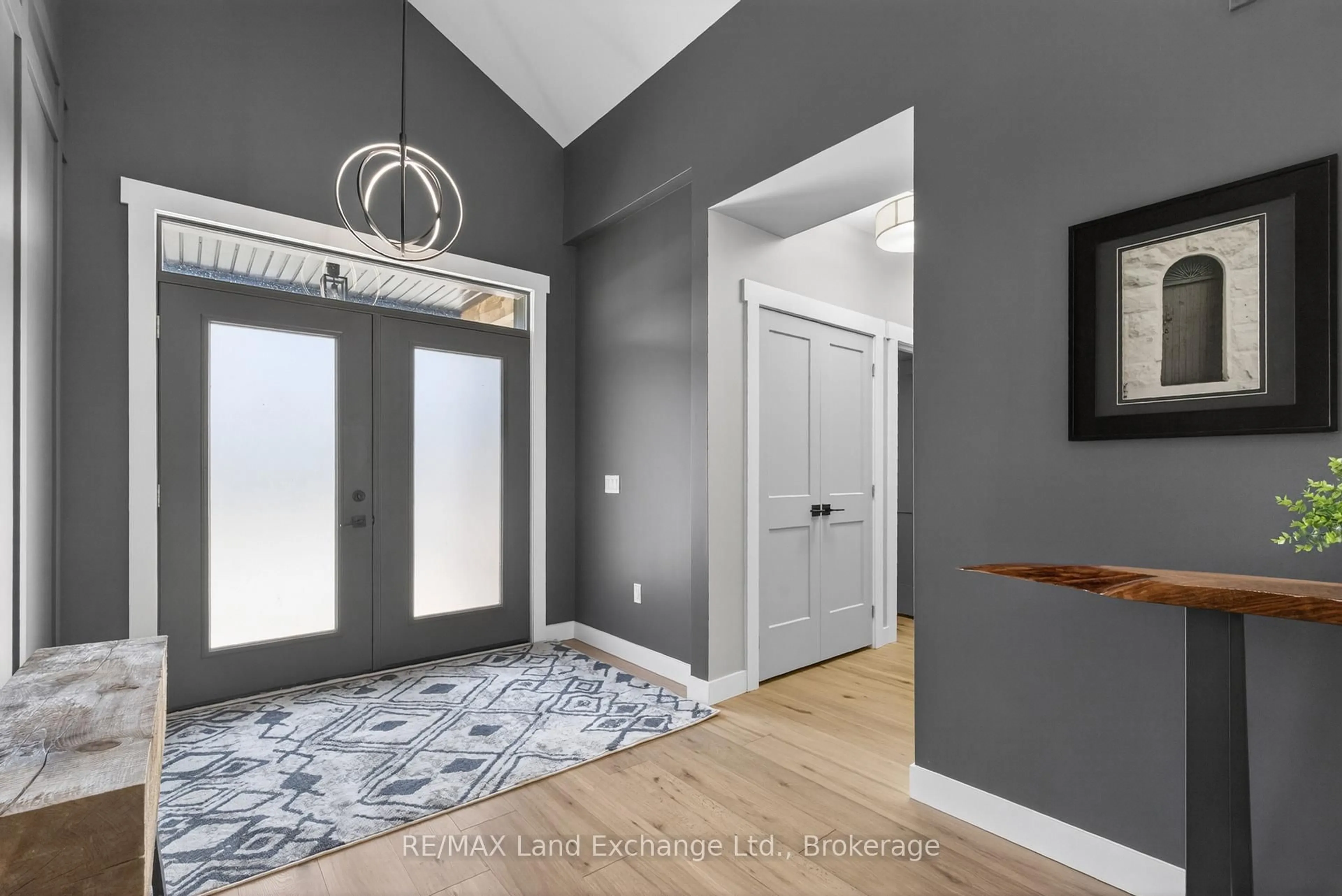 Indoor entryway for 244 St Arnaud St, Huron-Kinloss Ontario N0G 2R0