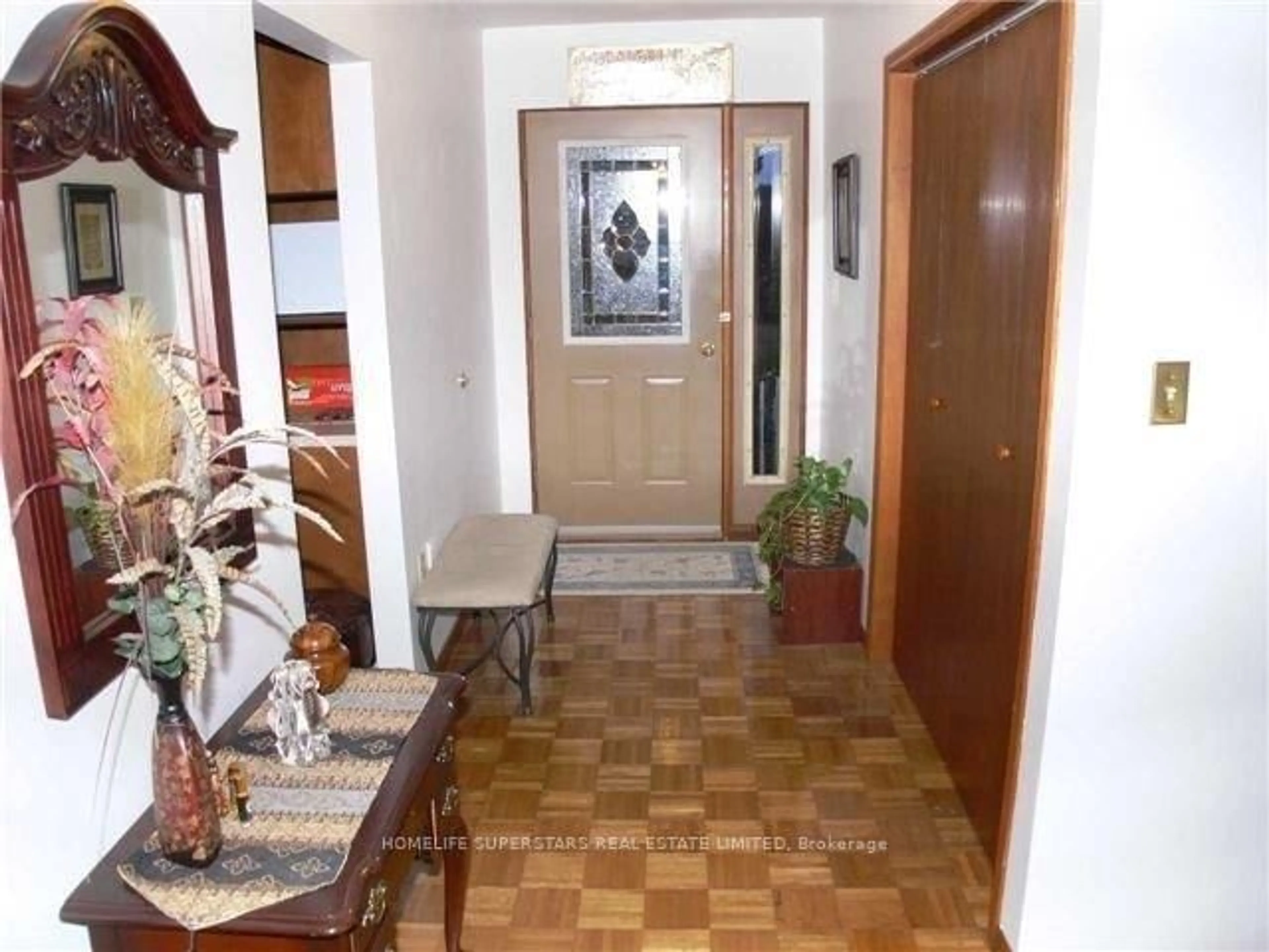 Indoor foyer for 157304 Highway-10 Highway, Melancthon Ontario L9V 2G7