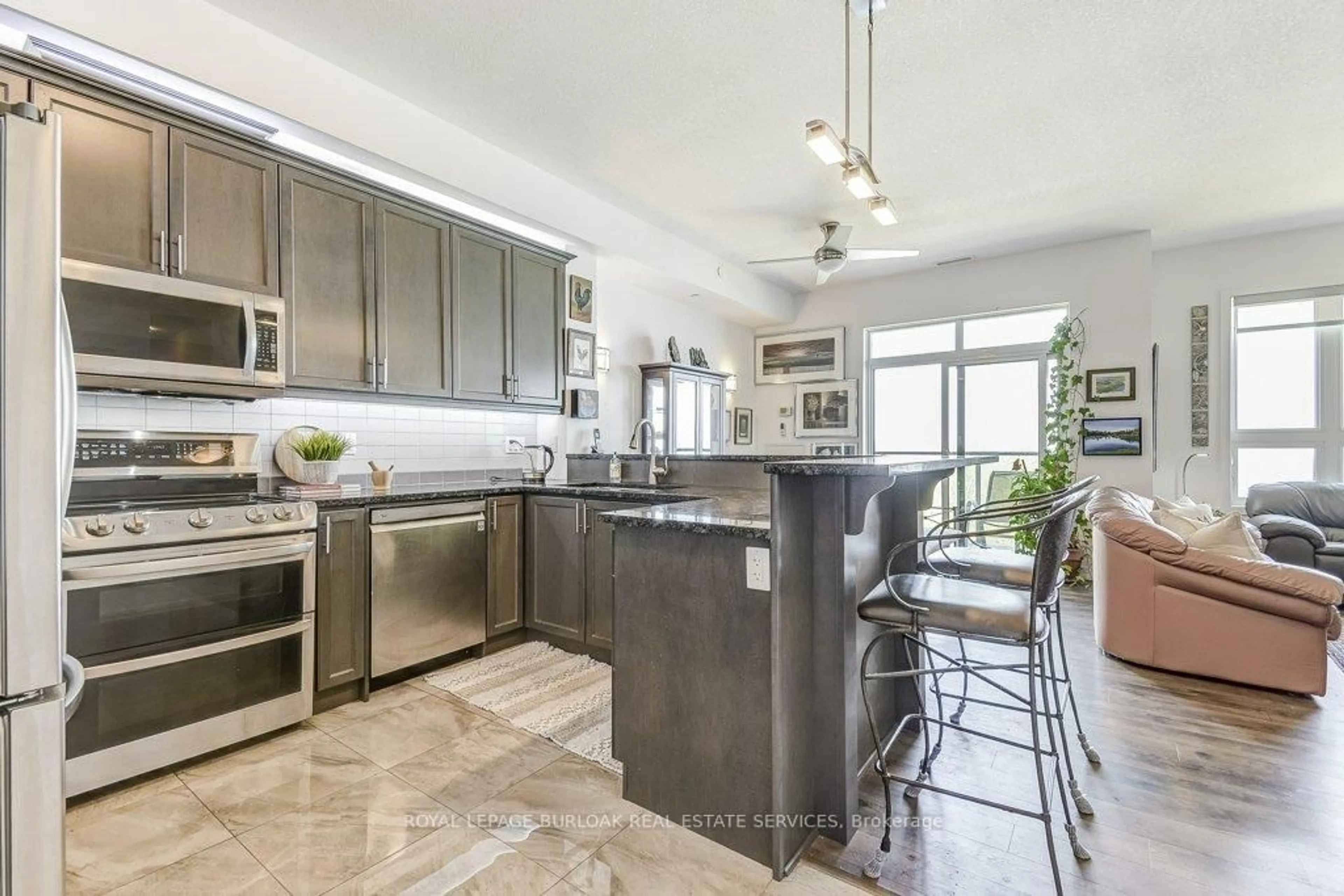 Open concept kitchen, ceramic/tile floor for 125 Shoreview Pl #627, Hamilton Ontario L8E 0K3