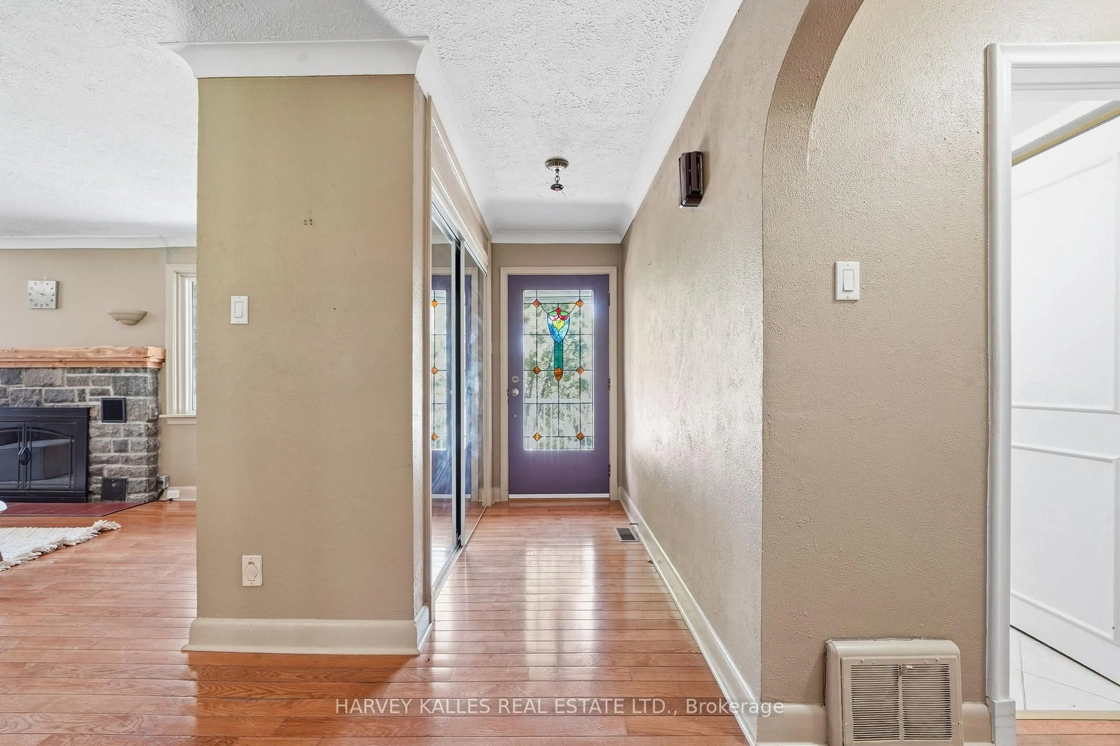 Indoor entryway for 11653 Loyalist Pkwy, Prince Edward County Ontario K0K 2T0