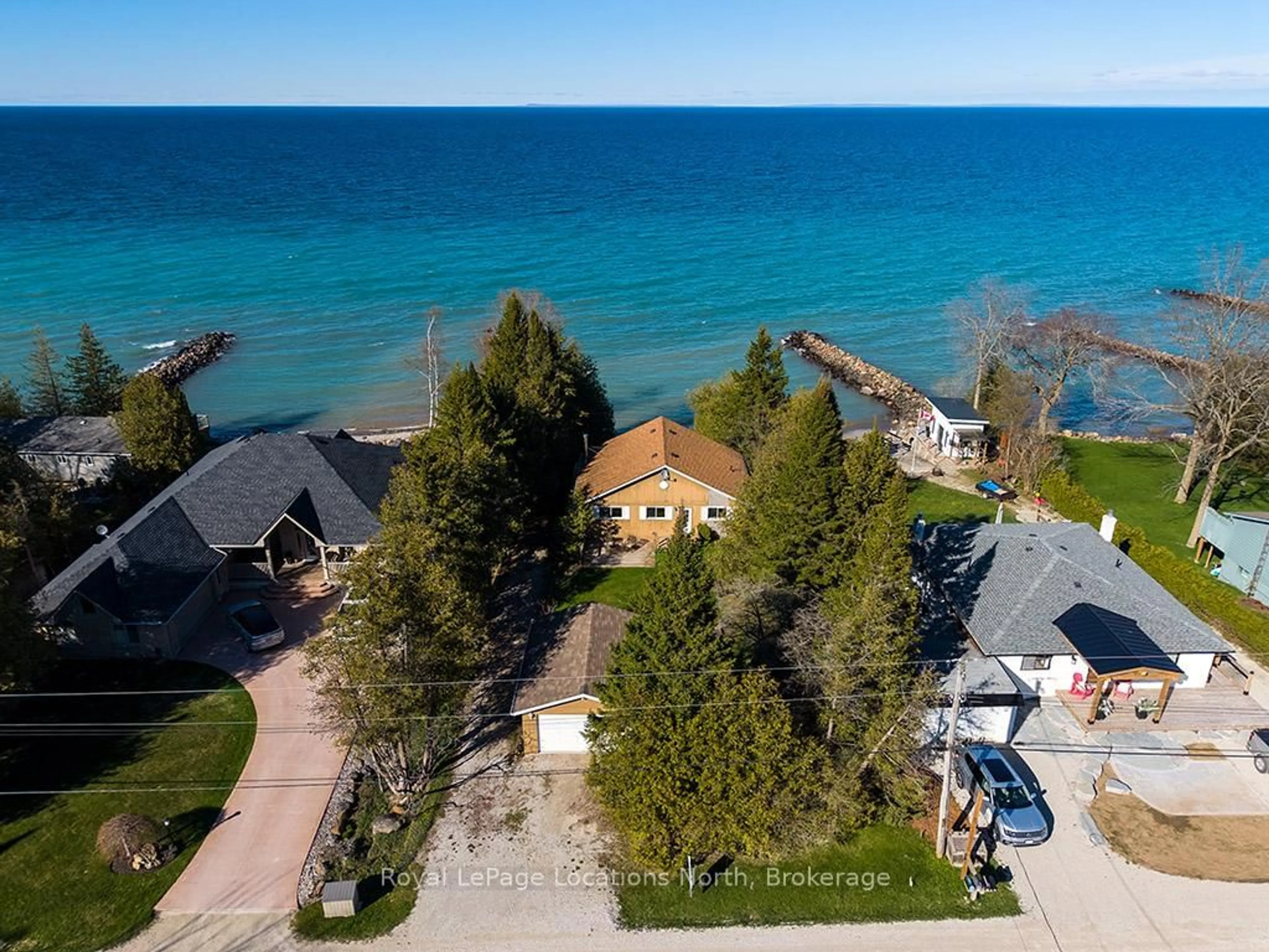 A pic from outside/outdoor area/front of a property/back of a property/a pic from drone, water/lake/river/ocean view for 227 Sunset Blvd, Blue Mountains Ontario N0H 2P0