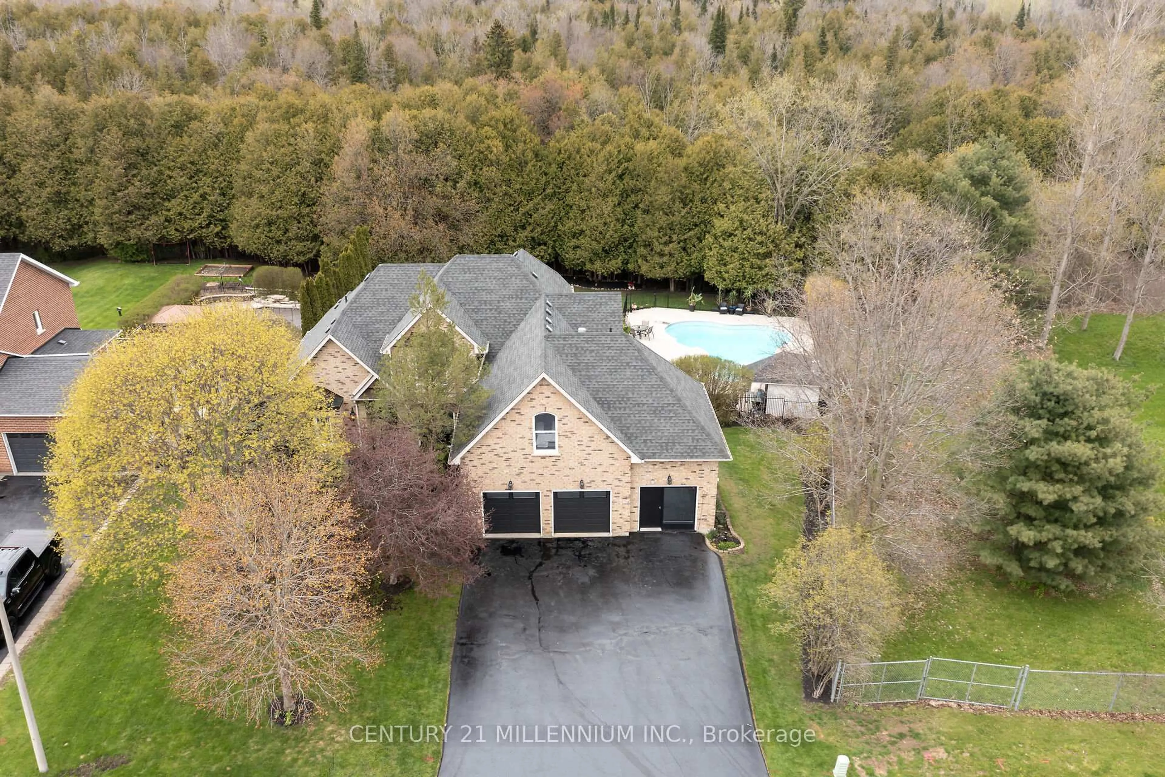 A pic from outside/outdoor area/front of a property/back of a property/a pic from drone, unknown for 49 Waterford Dr, Erin Ontario N0B 1T0