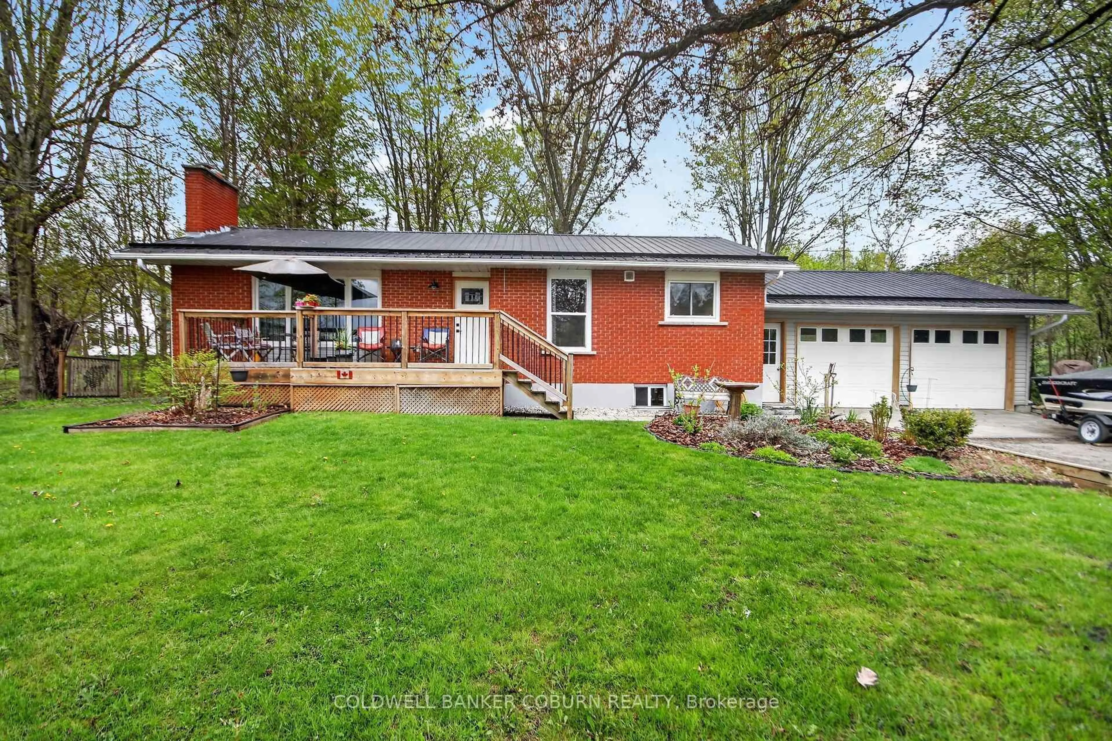 Home with vinyl exterior material, street for 2802 County Road 21 Rd, Edwardsburgh/Cardinal Ontario K0E 1X0