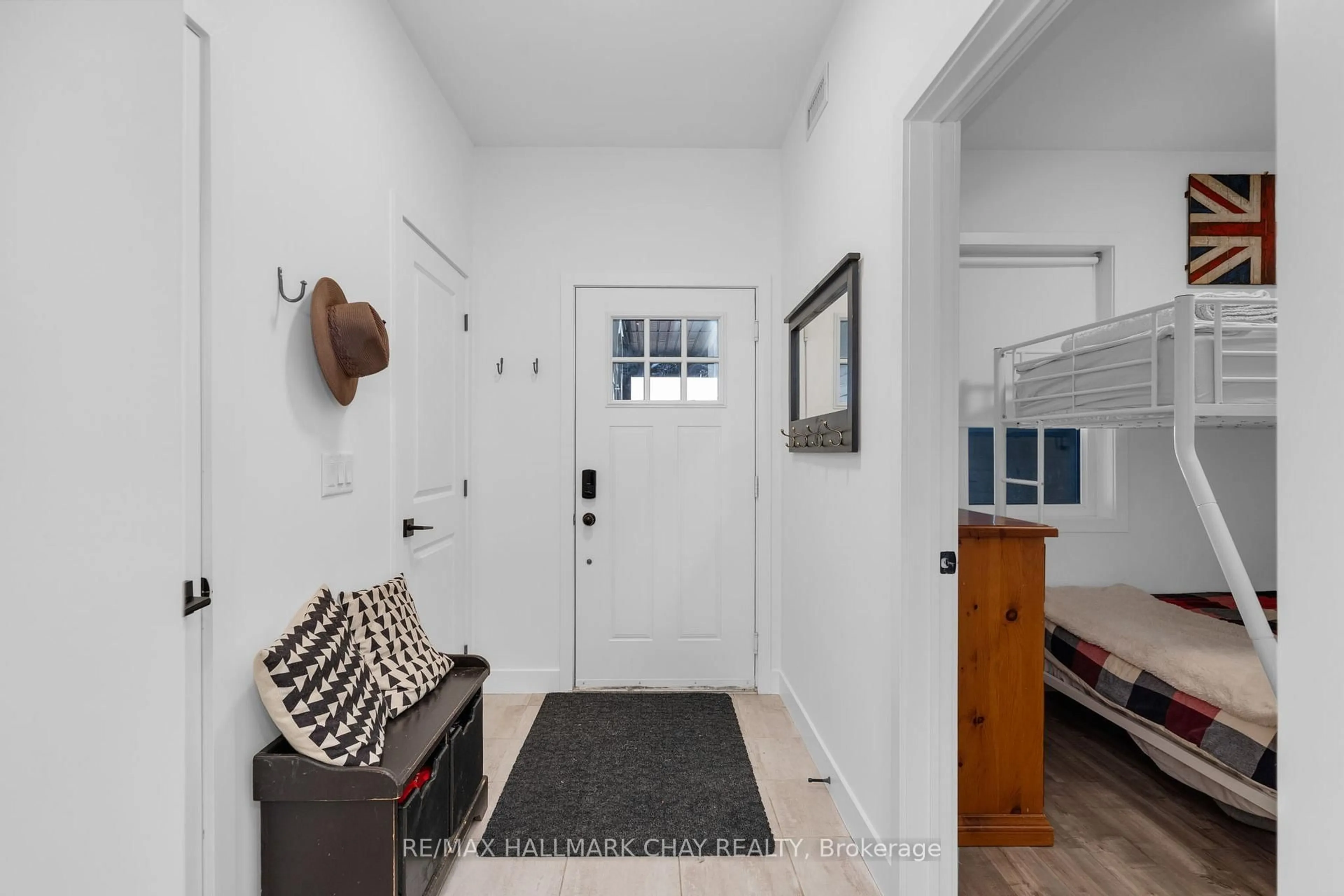 Indoor entryway for 12 Beckwith Lane #303, Blue Mountains Ontario L9Y 0A4