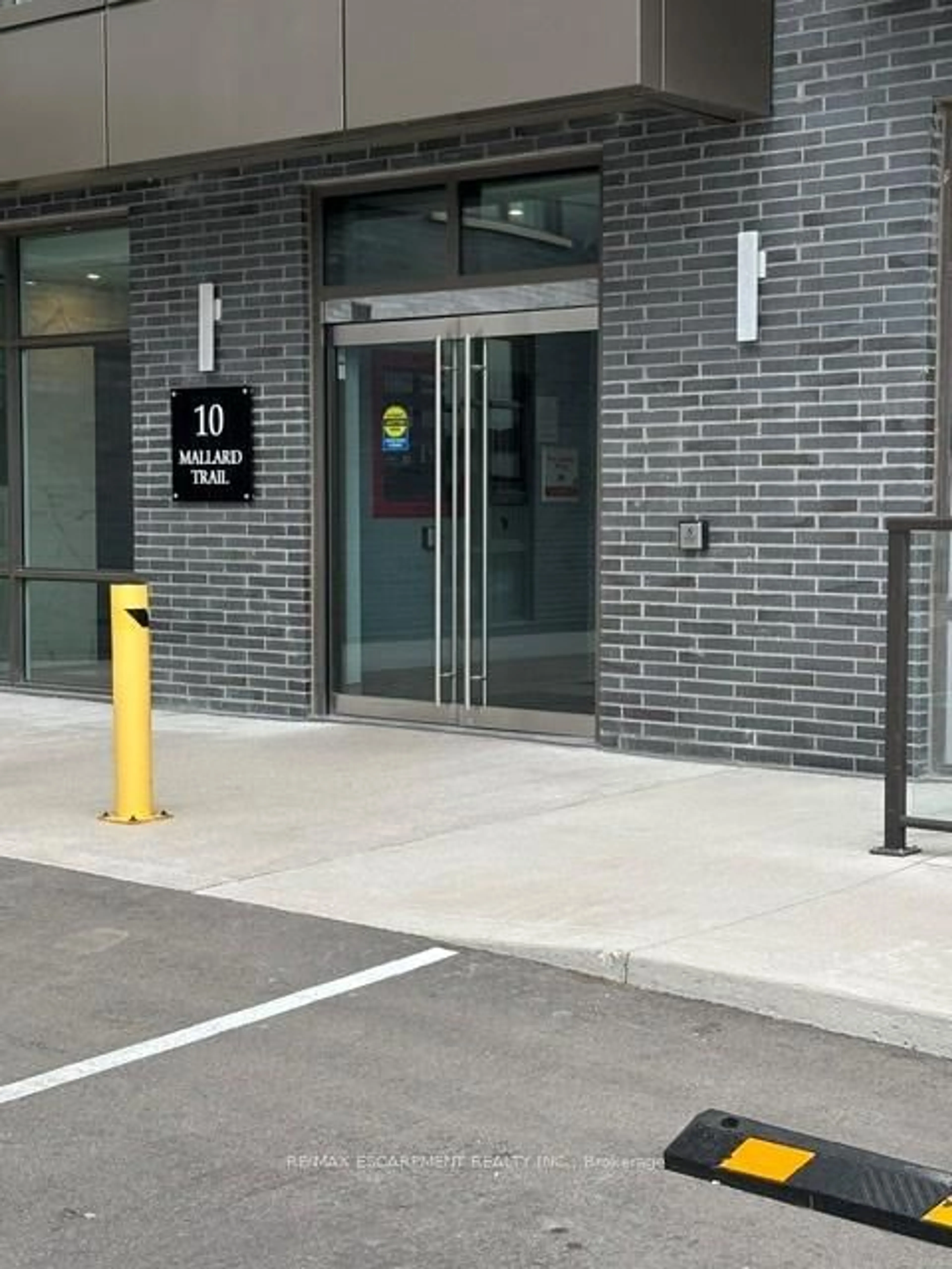 Parking for 10 Mallard Tr #527, Hamilton Ontario L8B 2A7