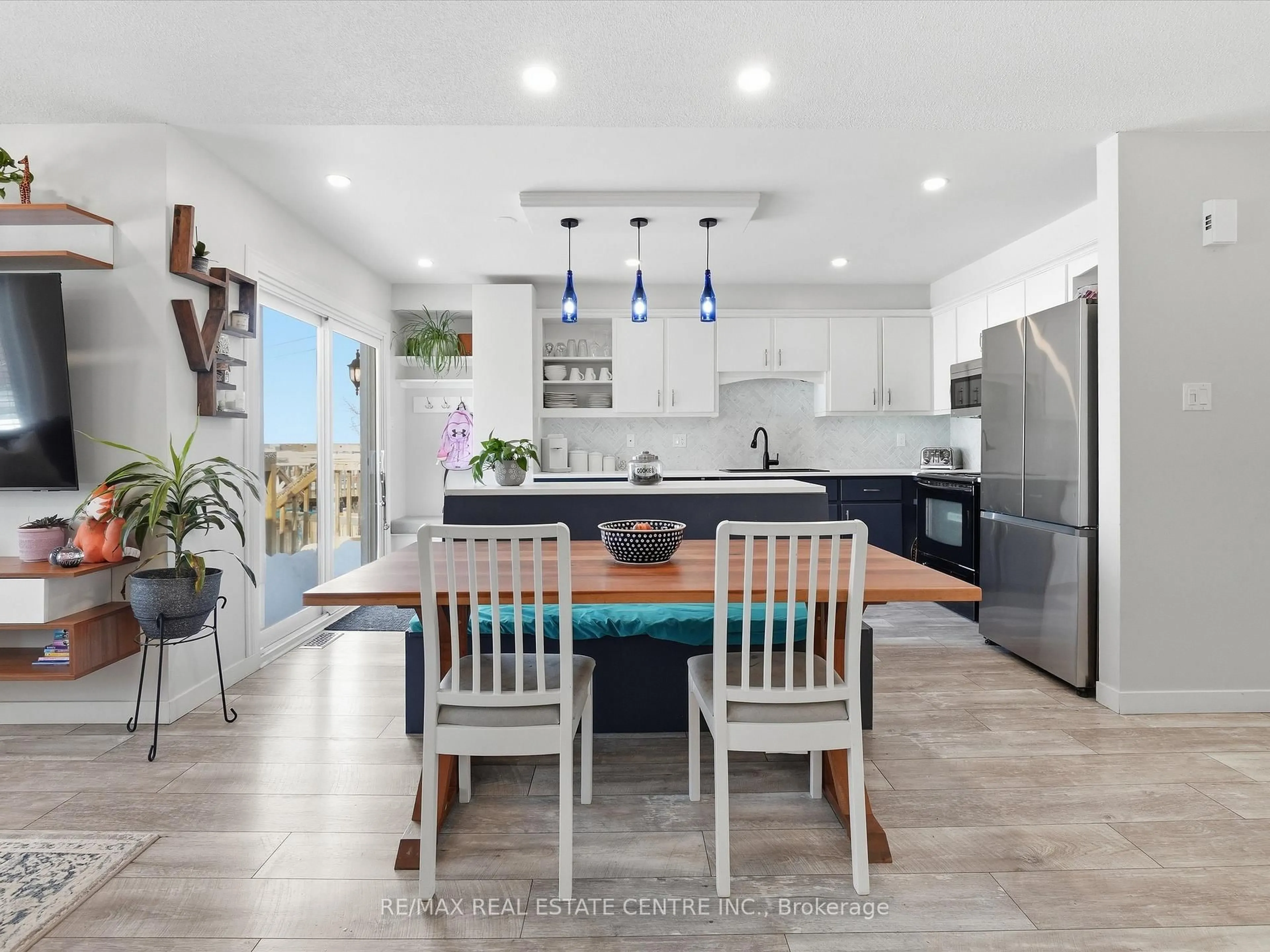 Open concept kitchen, unknown for 318 Shelburne Pl, Shelburne Ontario L0N 1S2