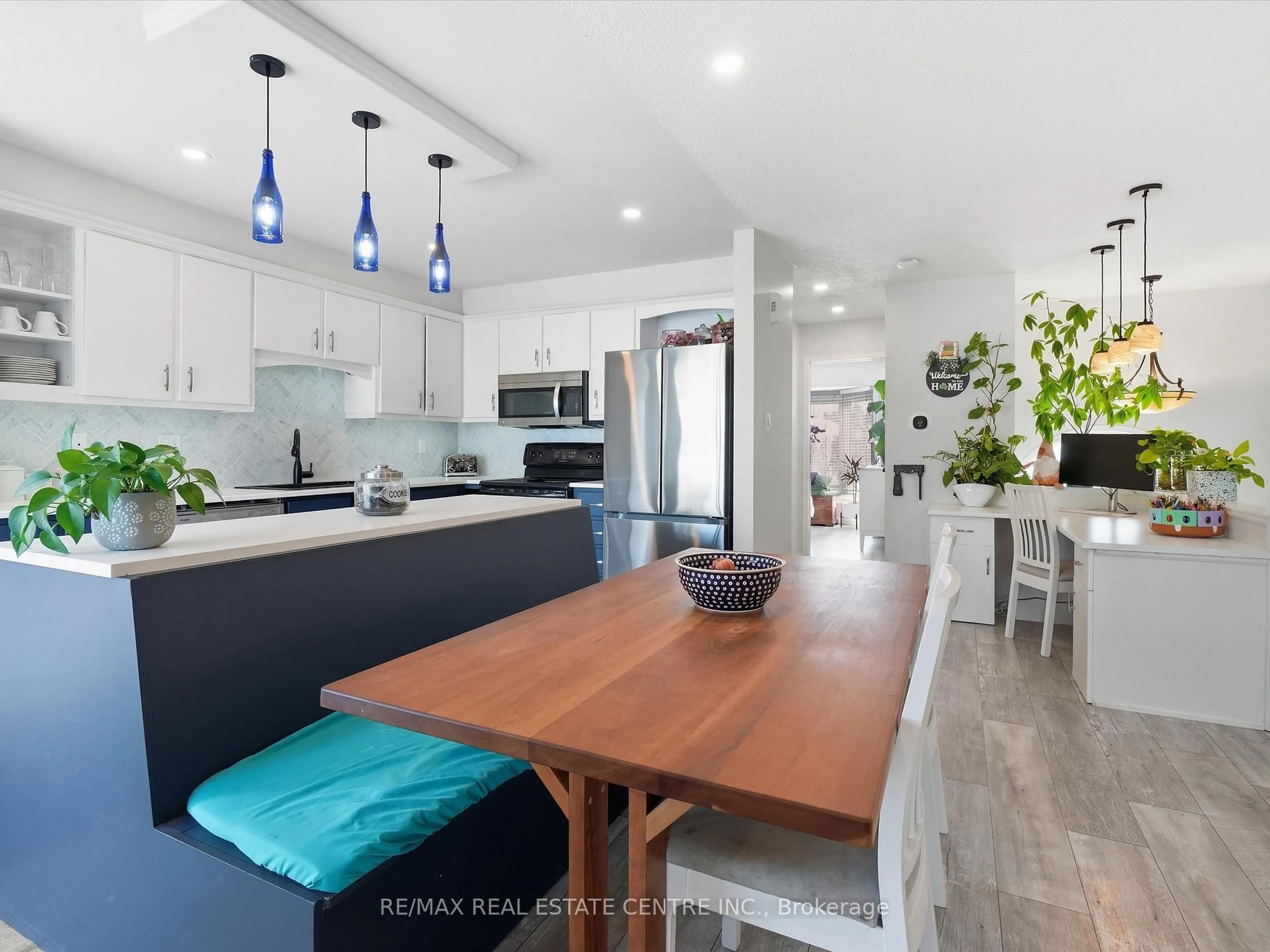 Open concept kitchen, unknown for 318 Shelburne Pl, Shelburne Ontario L0N 1S2
