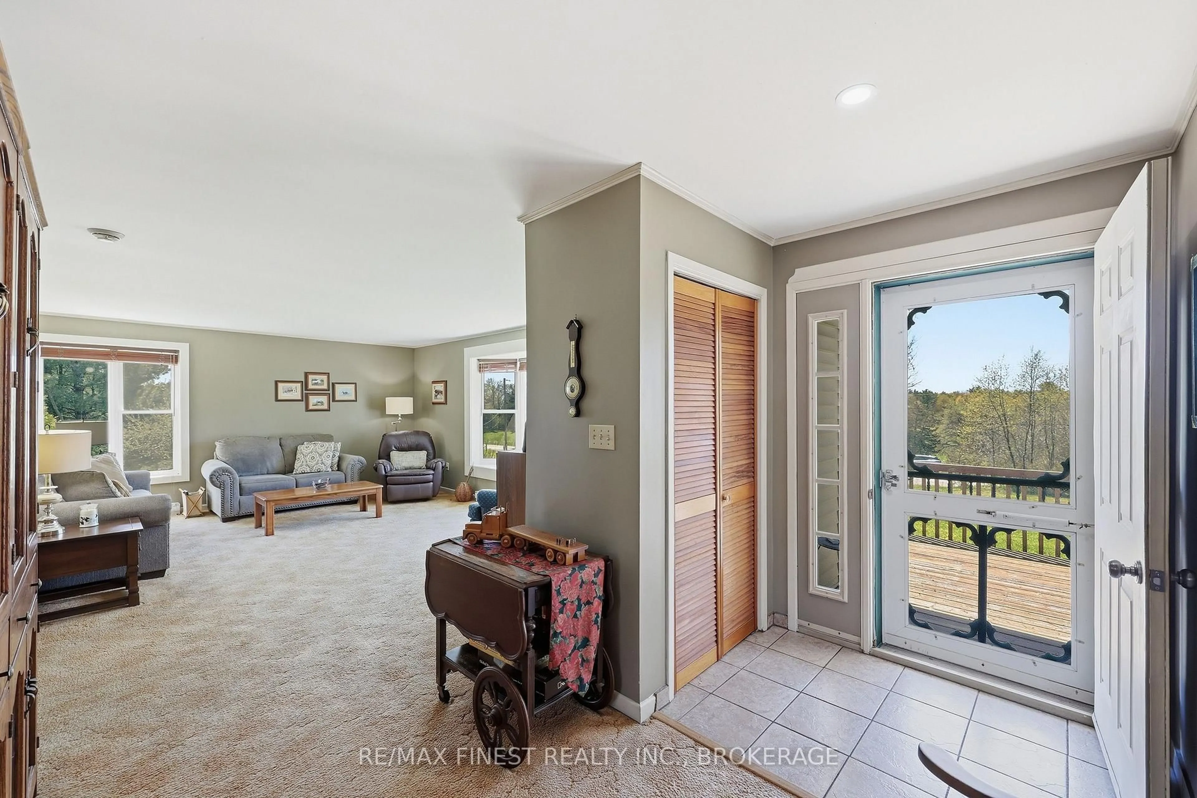Indoor entryway for 2189 County Rd 32, Front of Leeds & Seeleys Bay Ontario K7G 2V3