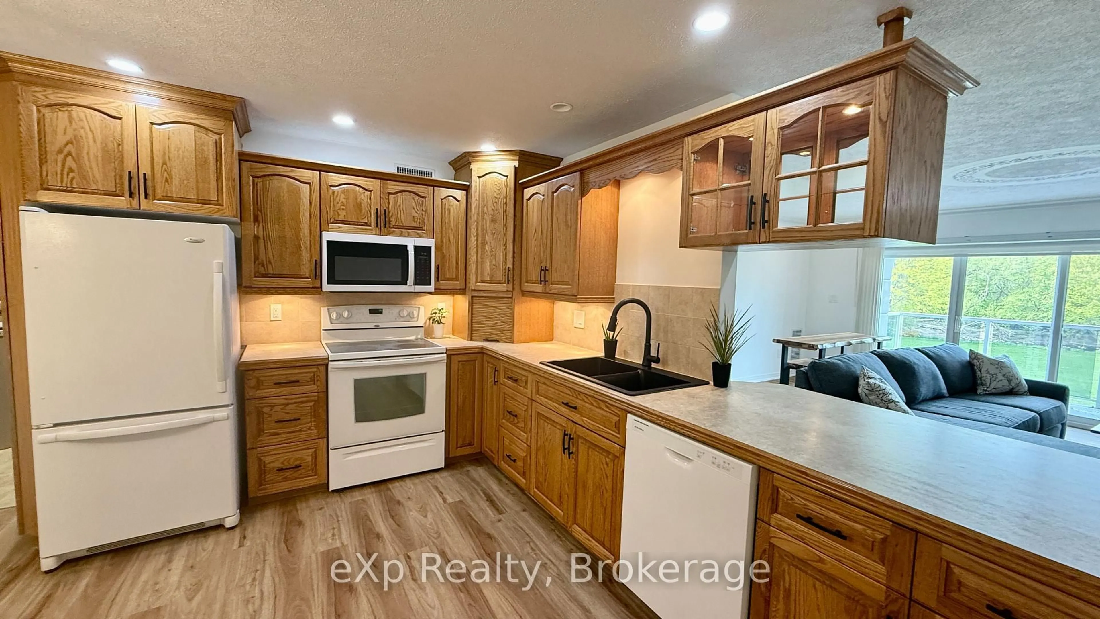 Standard kitchen, unknown for 85 William St #202, Brockton Ontario N0G 2V0