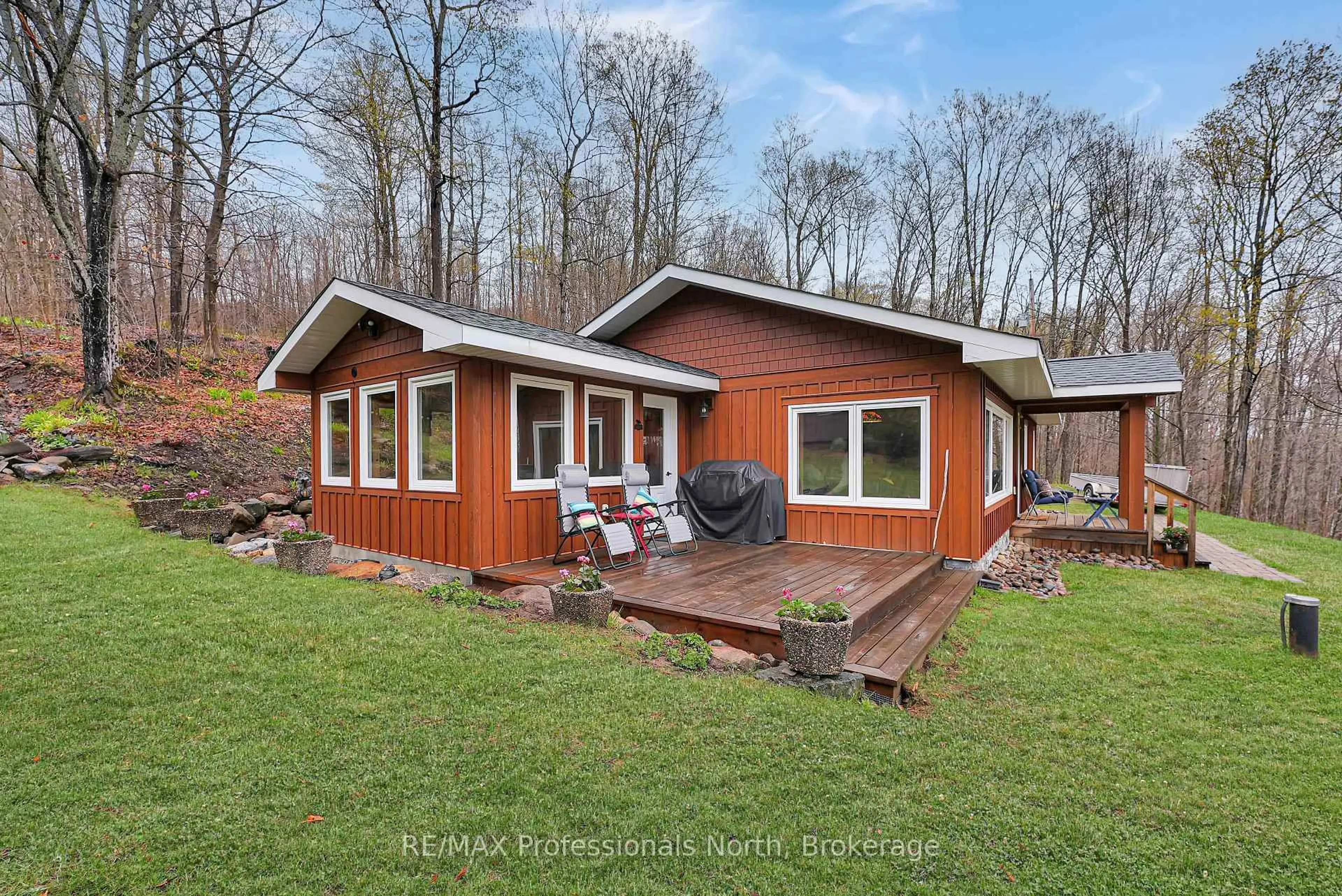 Home with vinyl exterior material, water/lake/river/ocean view for 1765 Essonville Line, Highlands East Ontario K0L 2Y0