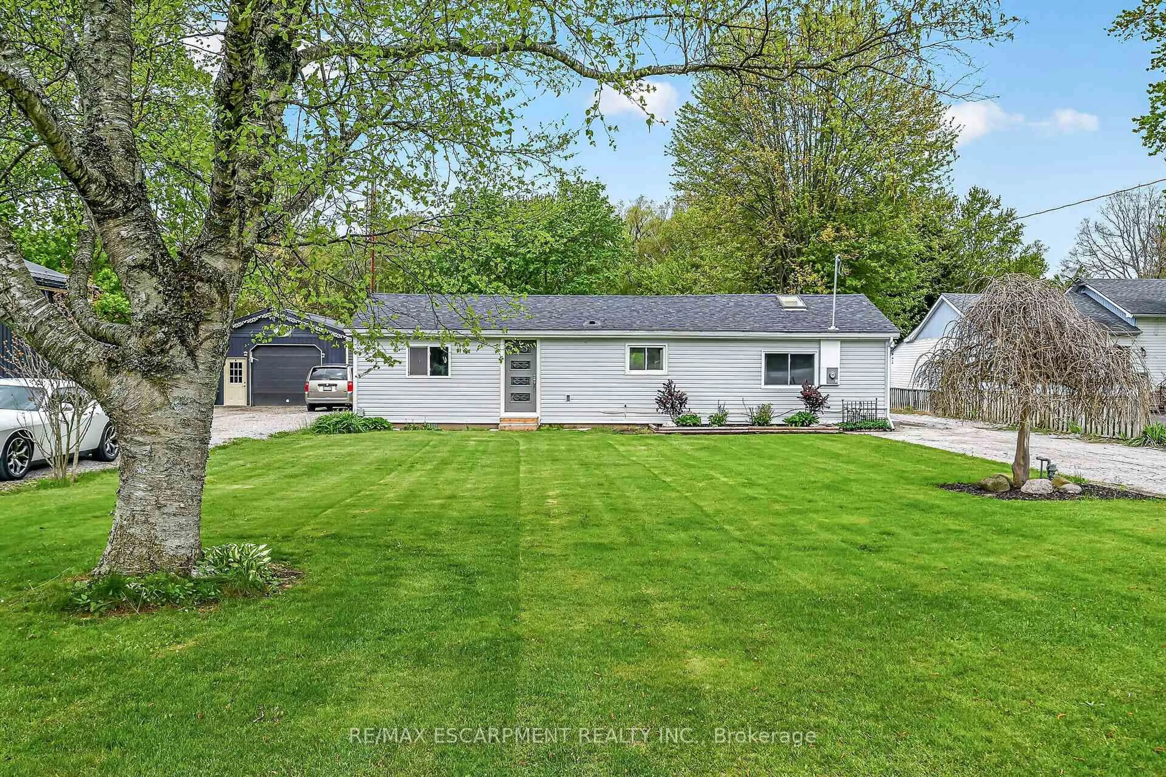 A pic from outside/outdoor area/front of a property/back of a property/a pic from drone, street for 13 BILL'S CORNERS Rd, Norfolk Ontario N3Y 4K5