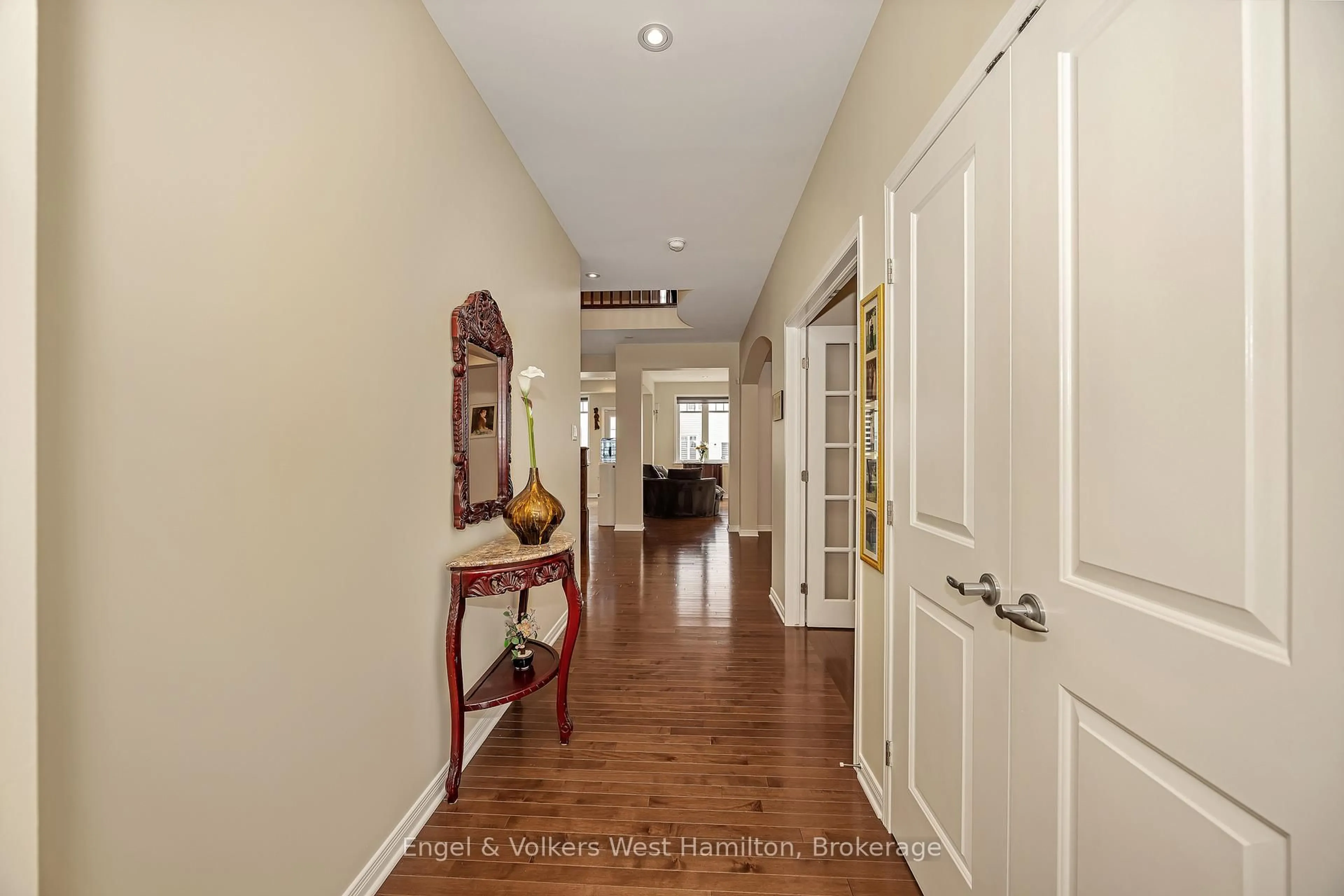 Indoor entryway for 333 Percheron Way, Stittsville Ontario K2V 0A9