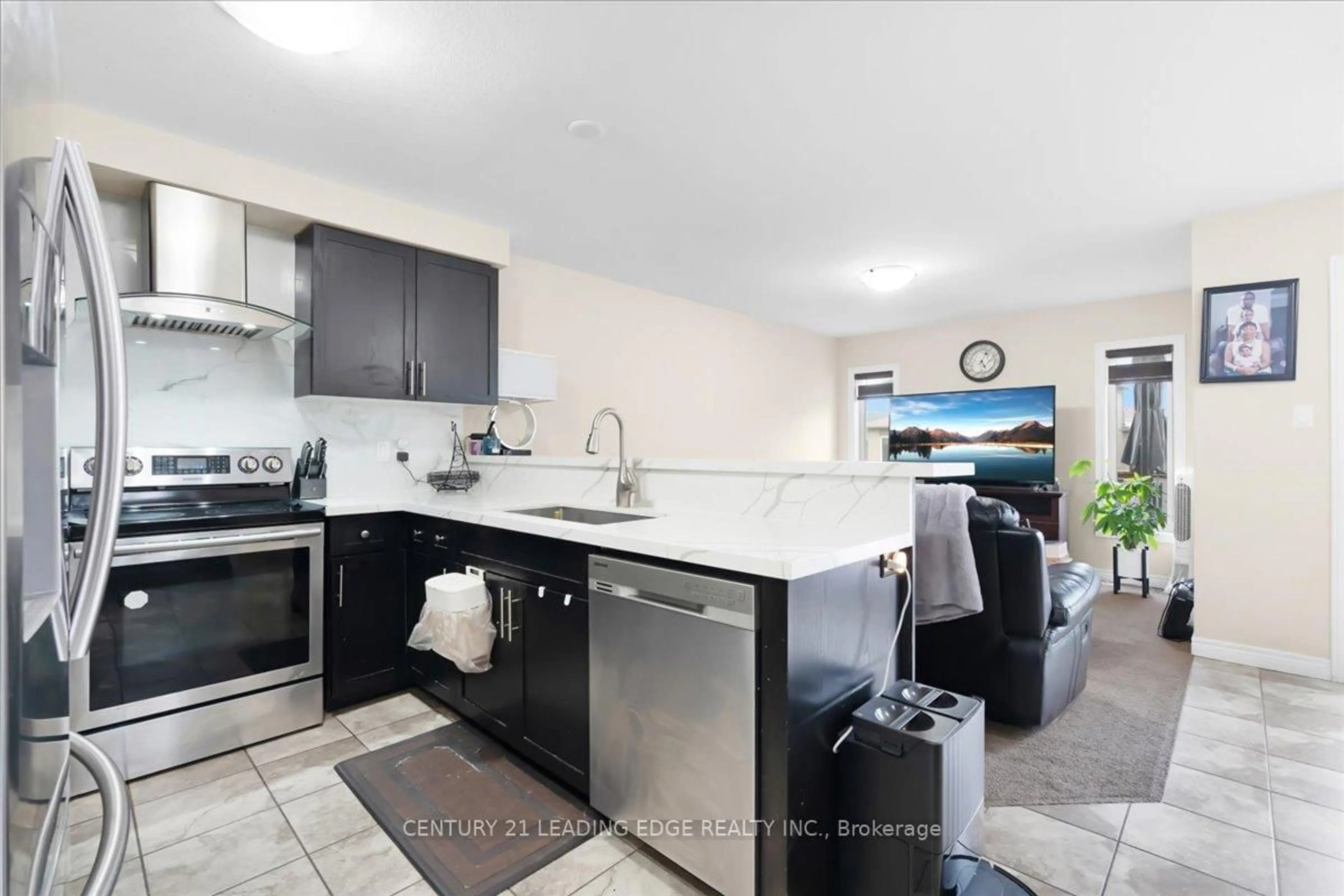 Open concept kitchen, ceramic/tile floor for 28 Drone Cres, Guelph Ontario N1K 0C1