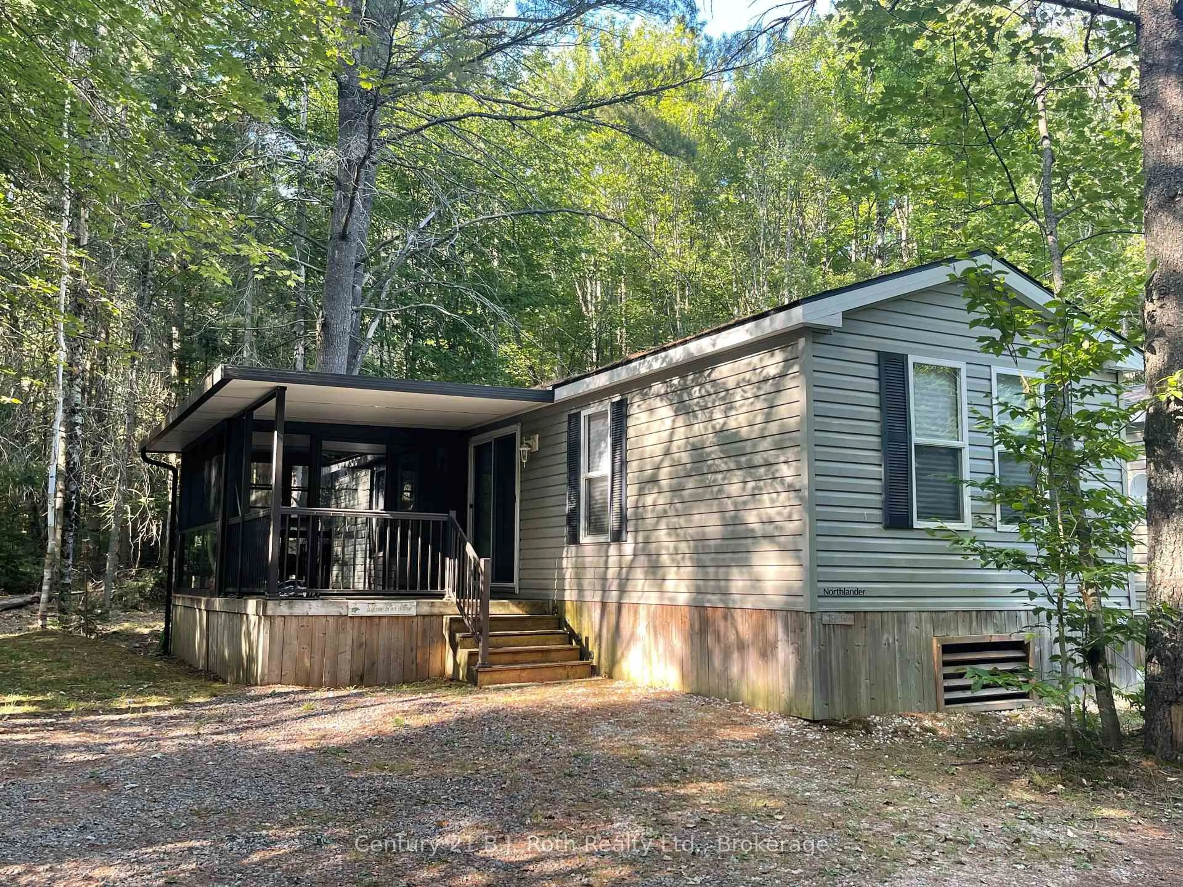 Home with vinyl exterior material, unknown for 1047 Bonnie Lake Camp Rd #804, Bracebridge Ontario P1L 1L9