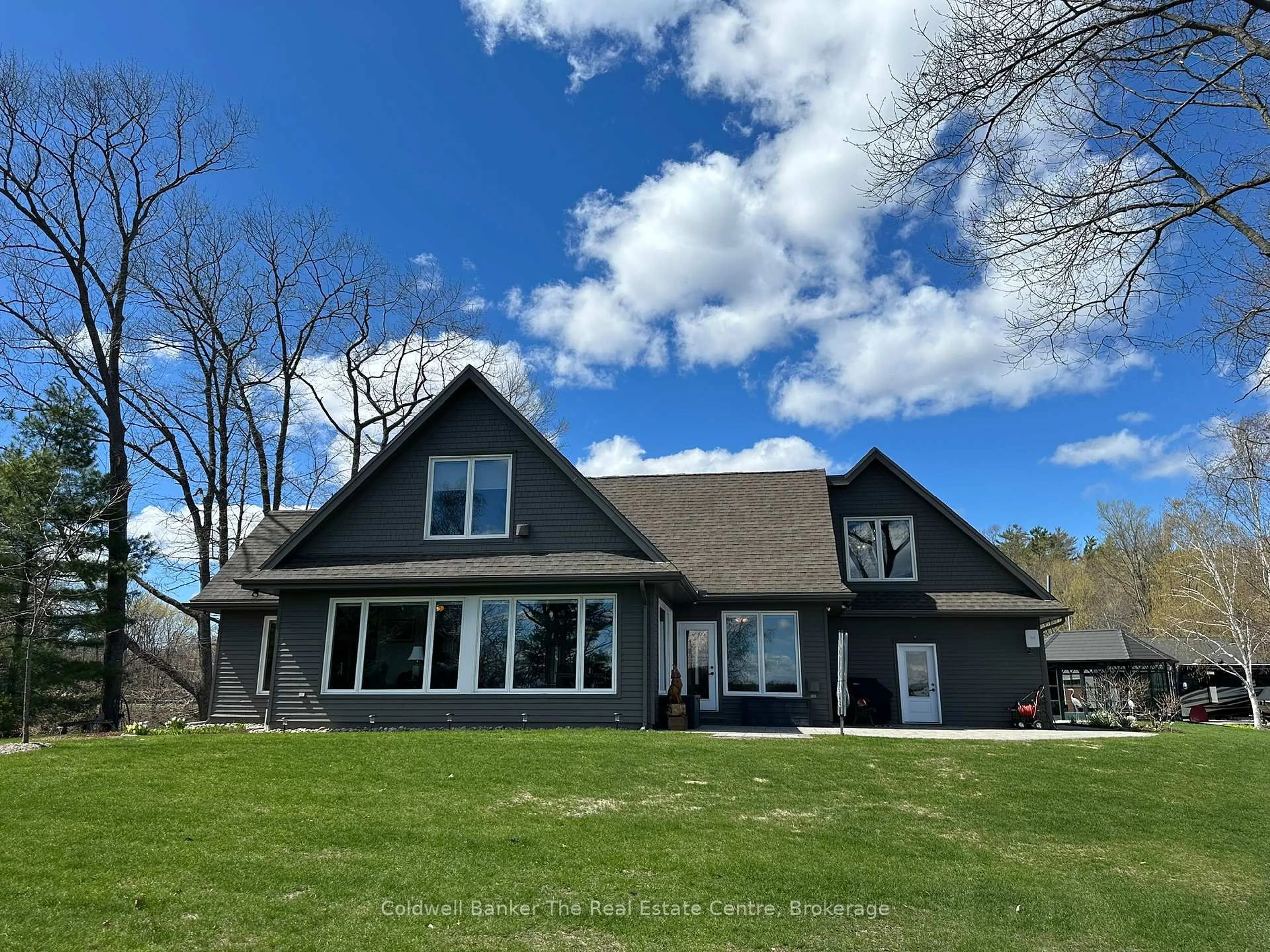 Home with vinyl exterior material, water/lake/river/ocean view for 1012 Green Gables Rd, Minden Hills Ontario K0A 2L1