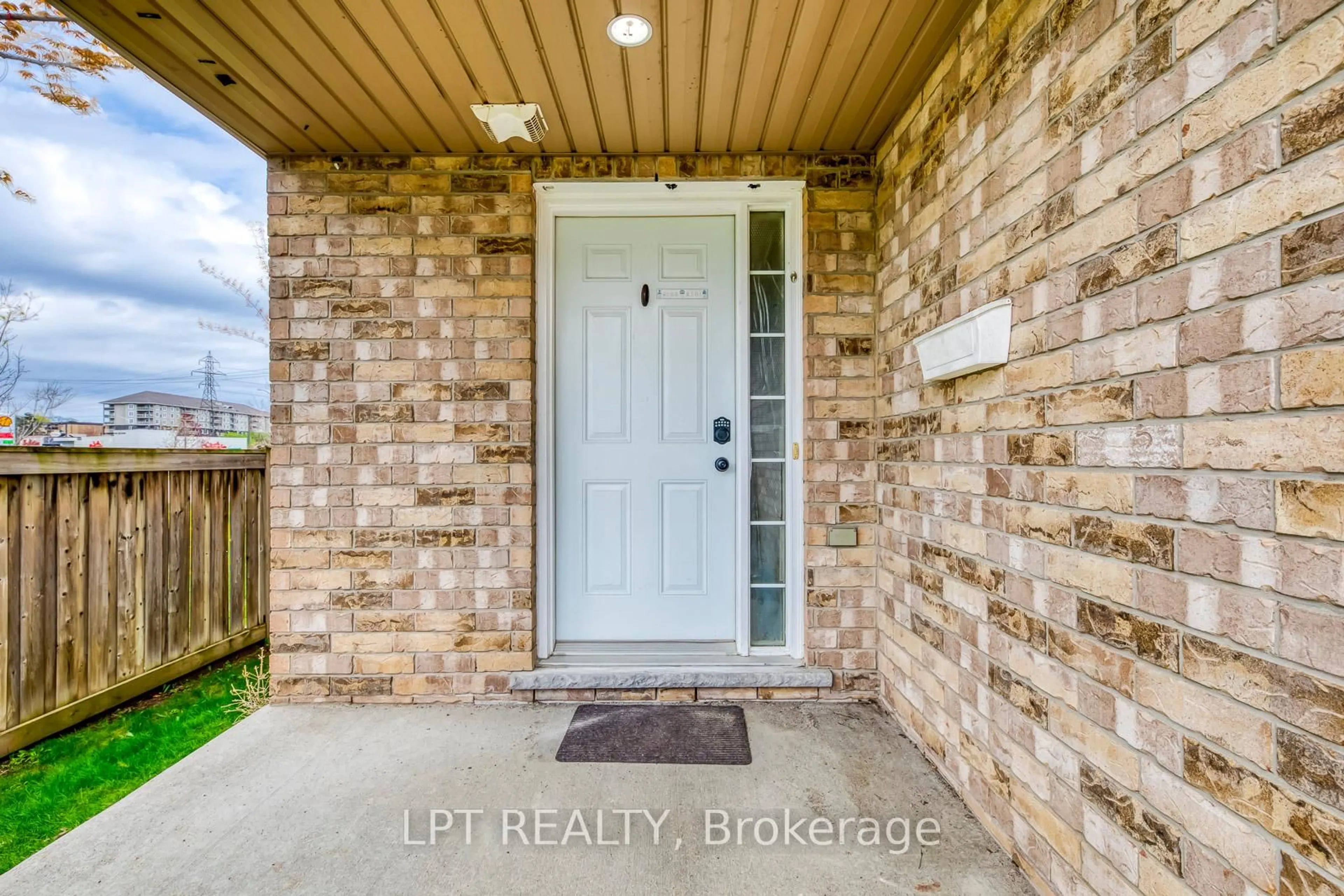 Indoor entryway for 10 Fallowfield Dr #6, Kitchener Ontario N2C 0A4