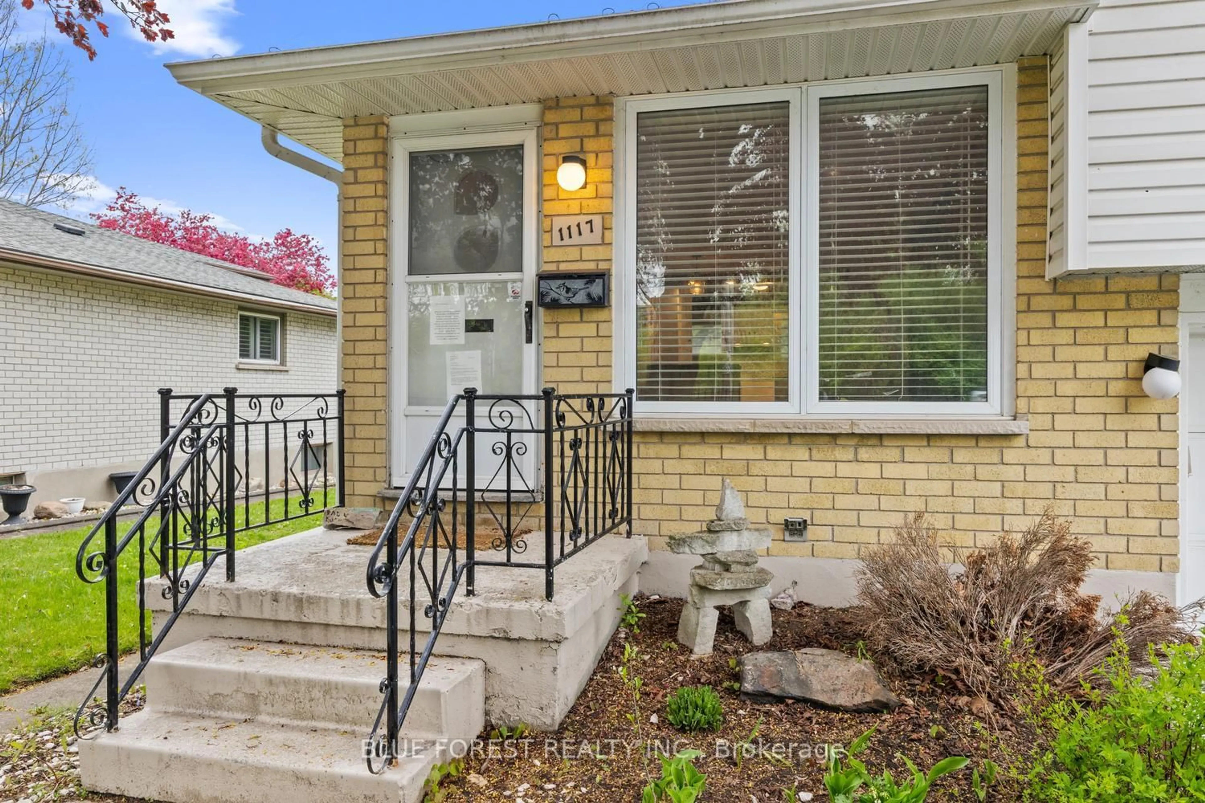 Unknown for 1117 Byron Baseline Rd, London South Ontario N6K 2C7
