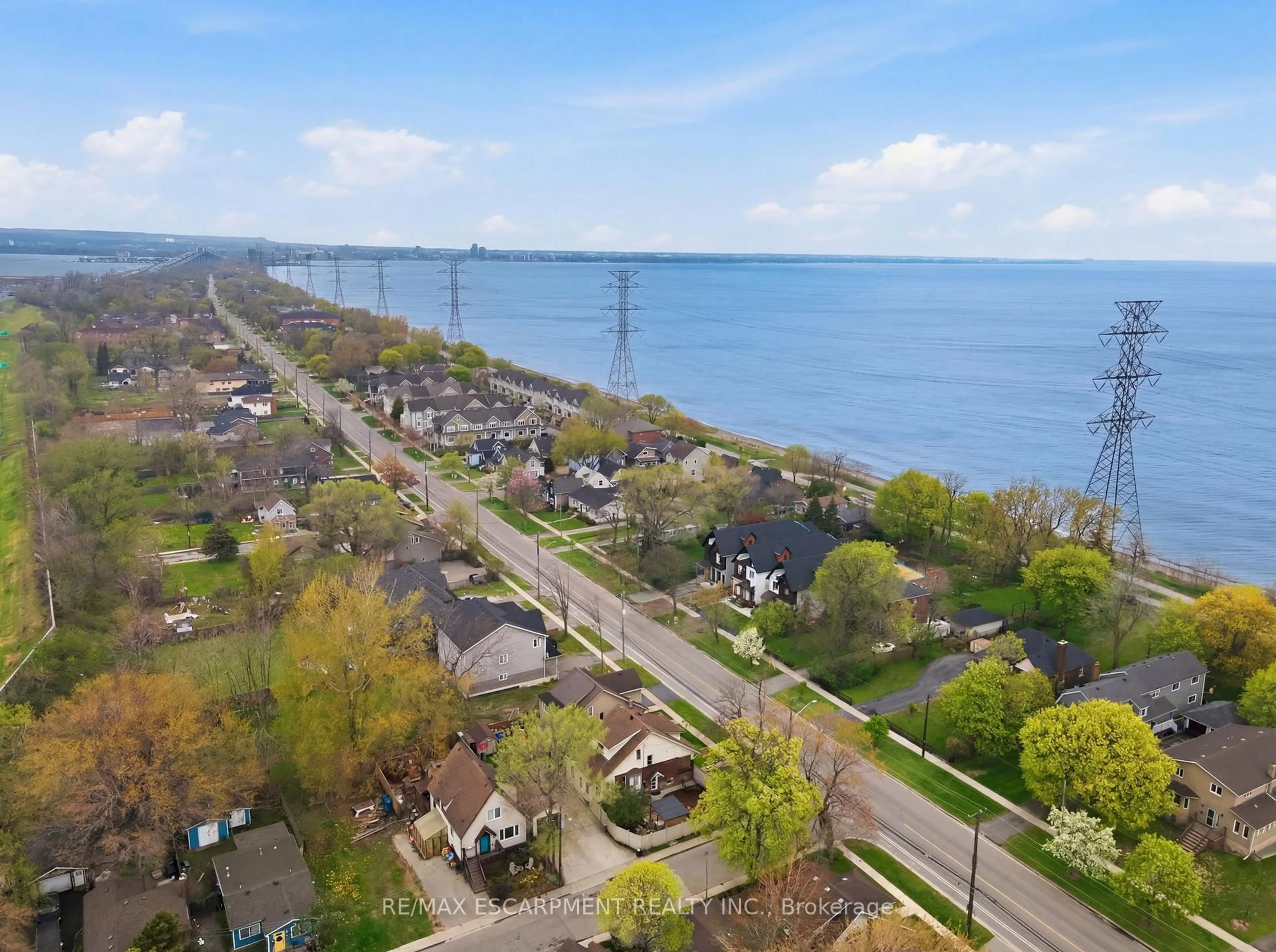 A pic from outside/outdoor area/front of a property/back of a property/a pic from drone, water/lake/river/ocean view for 230 Beach Blvd, Hamilton Ontario L8H 6W1