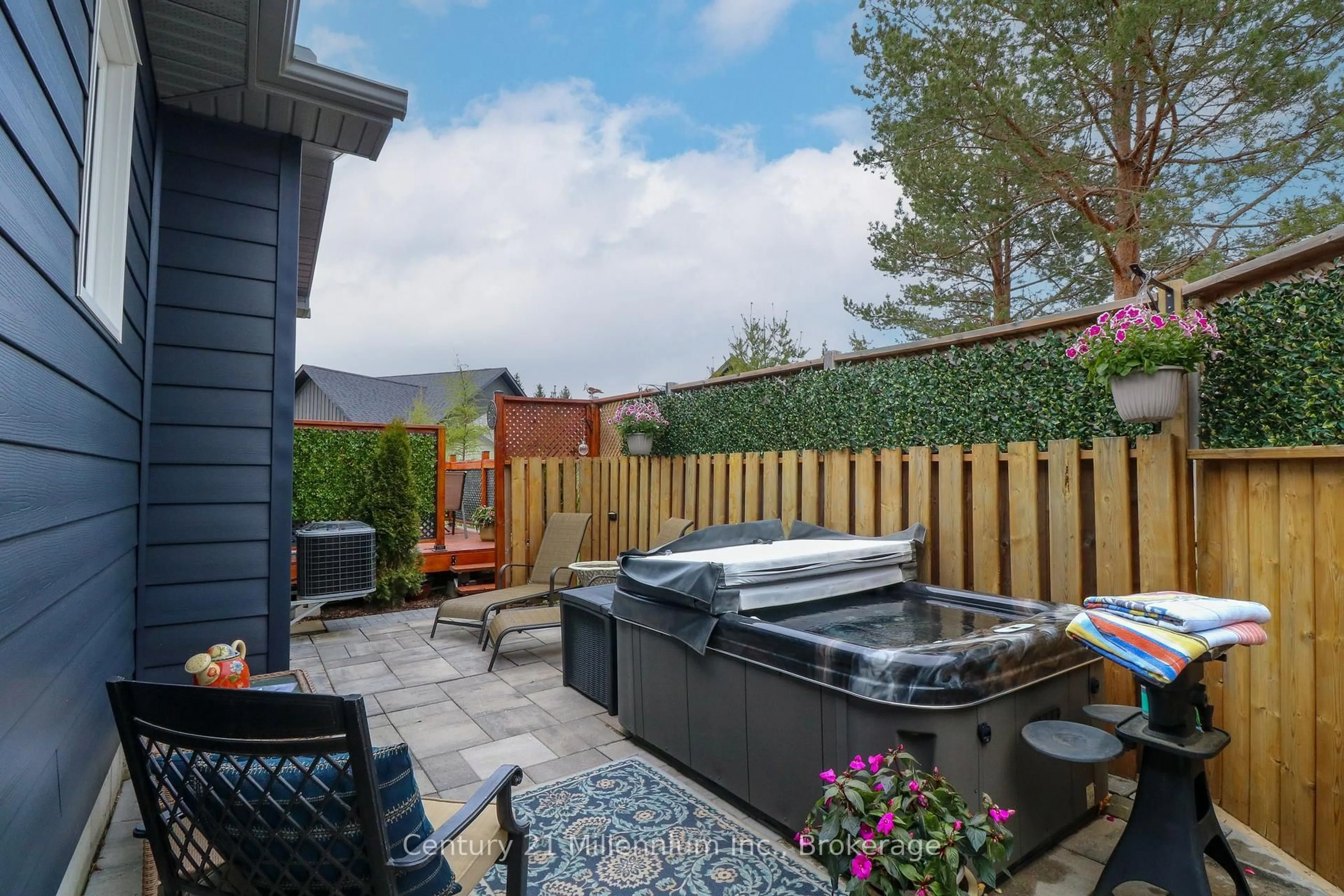 Patio, mountain view for 85 Gordon Cres, Meaford Ontario N4L 0A9