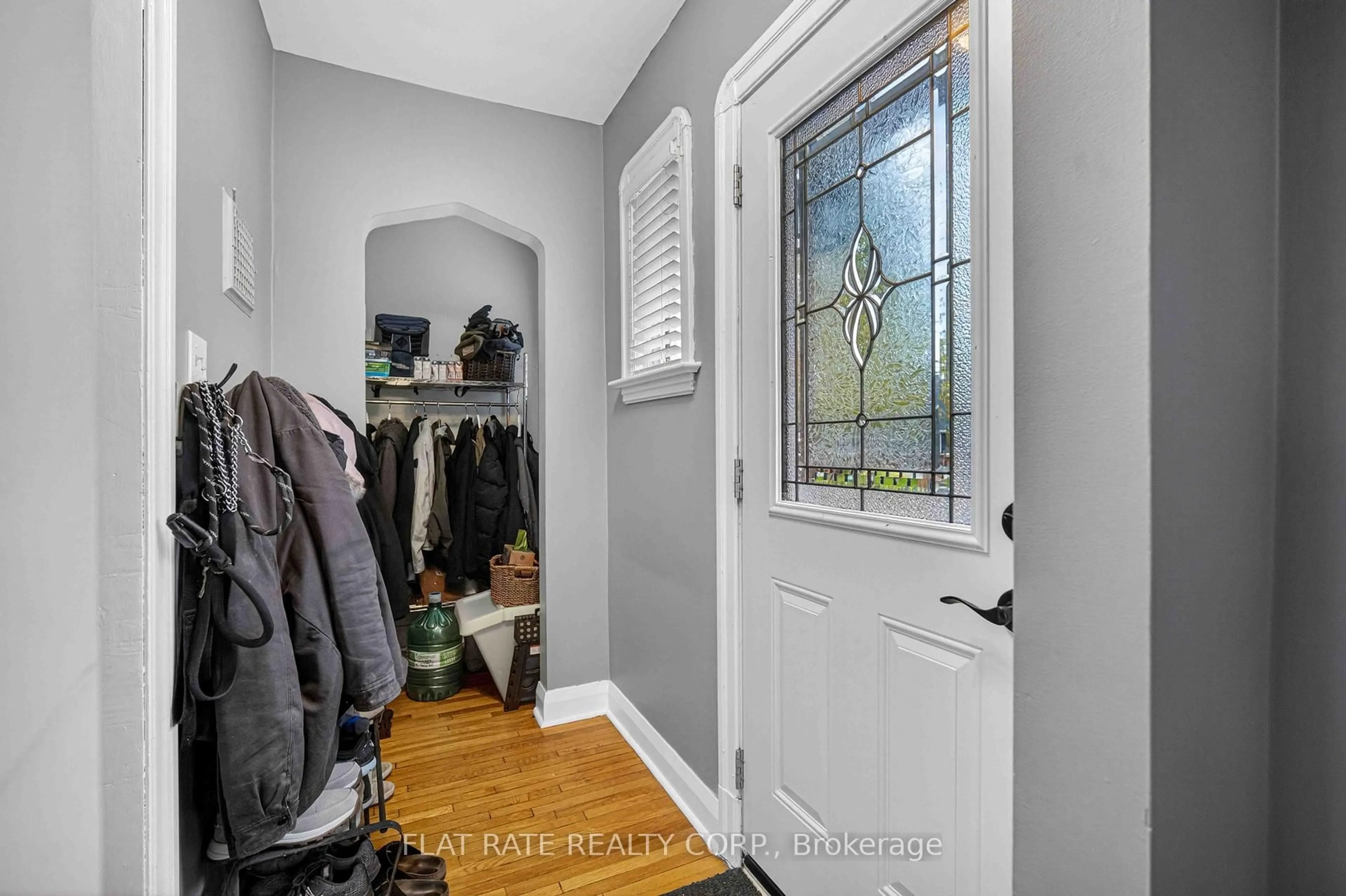 Indoor entryway for 46 Morrow St, Peterborough Ontario K9J 1X3