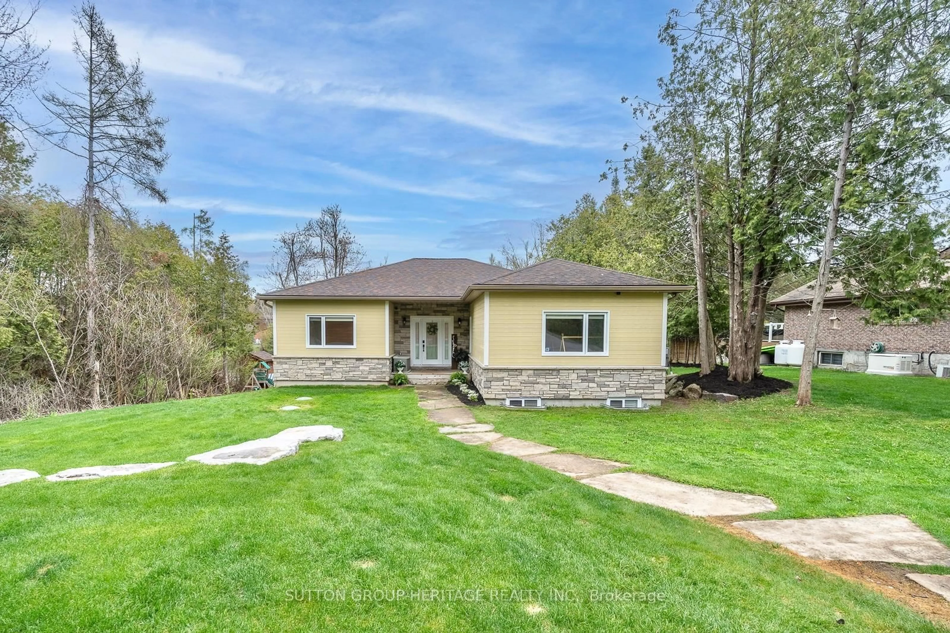 Home with vinyl exterior material, unknown for 191 Pirates Glen Dr, Trent Lakes Ontario K0M 1A0
