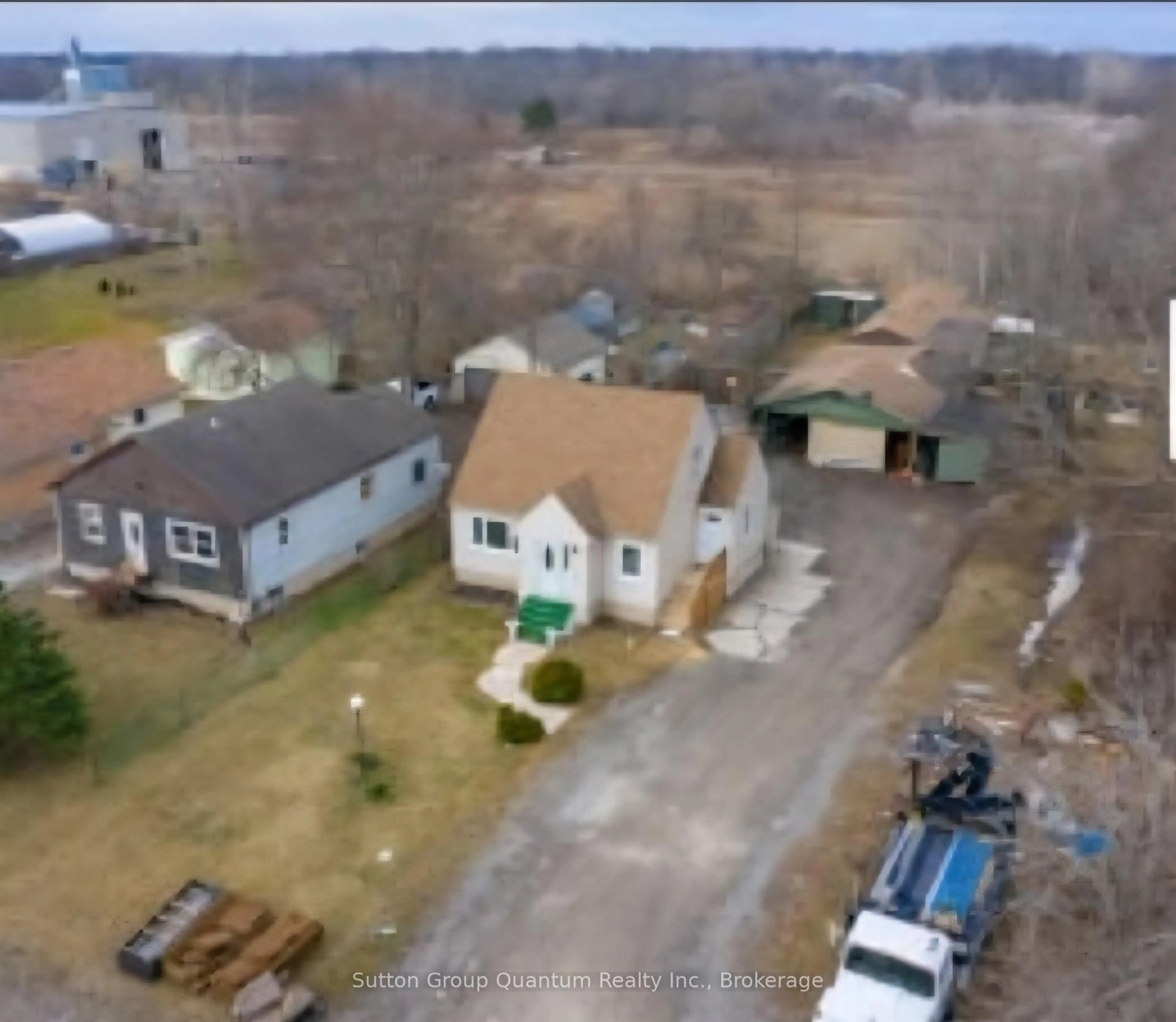 A pic from outside/outdoor area/front of a property/back of a property/a pic from drone, street for 6189 Kister Rd, Niagara Falls Ontario L2G 0B7
