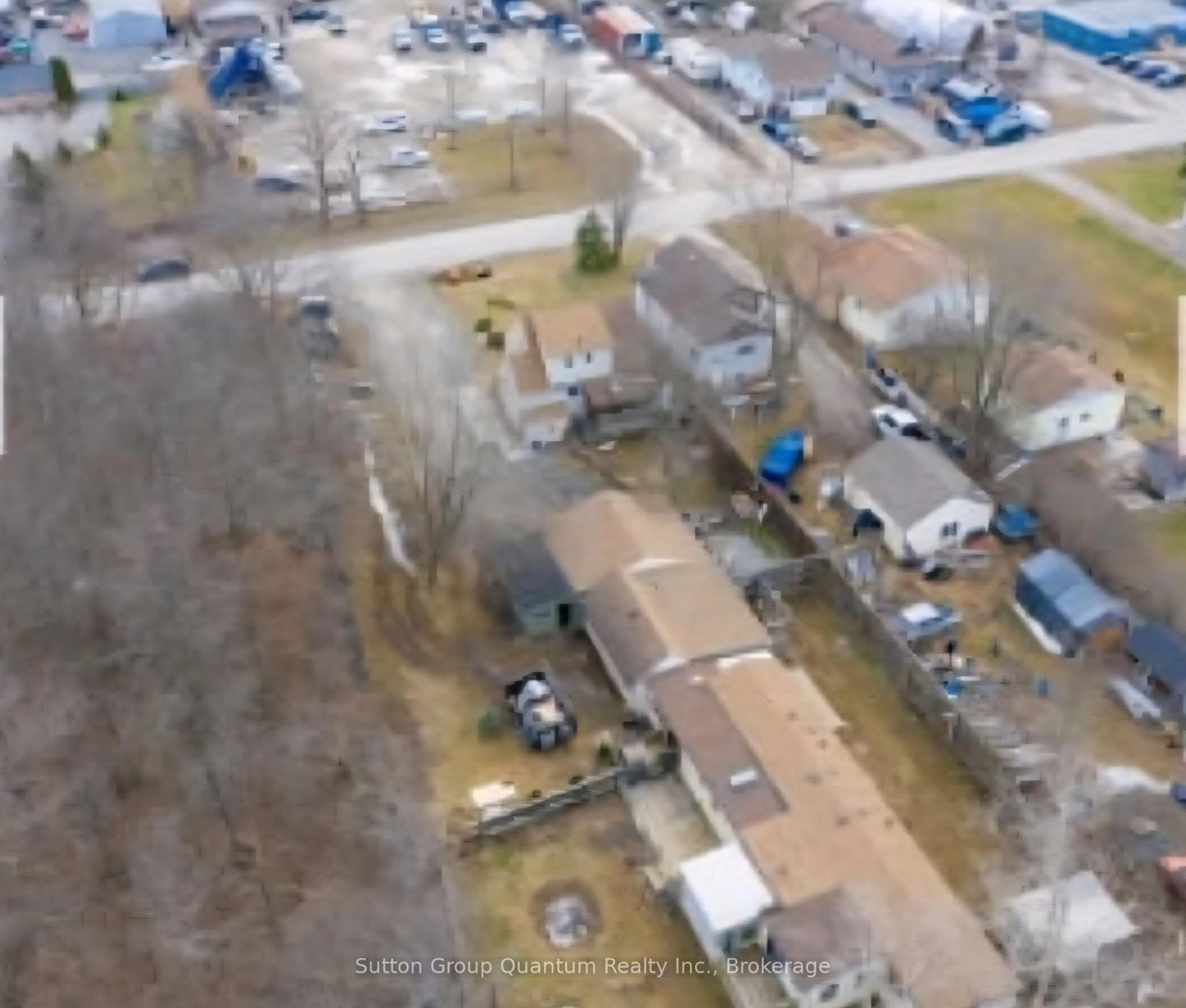 A pic from outside/outdoor area/front of a property/back of a property/a pic from drone, street for 6189 Kister Rd, Niagara Falls Ontario L2G 0B7