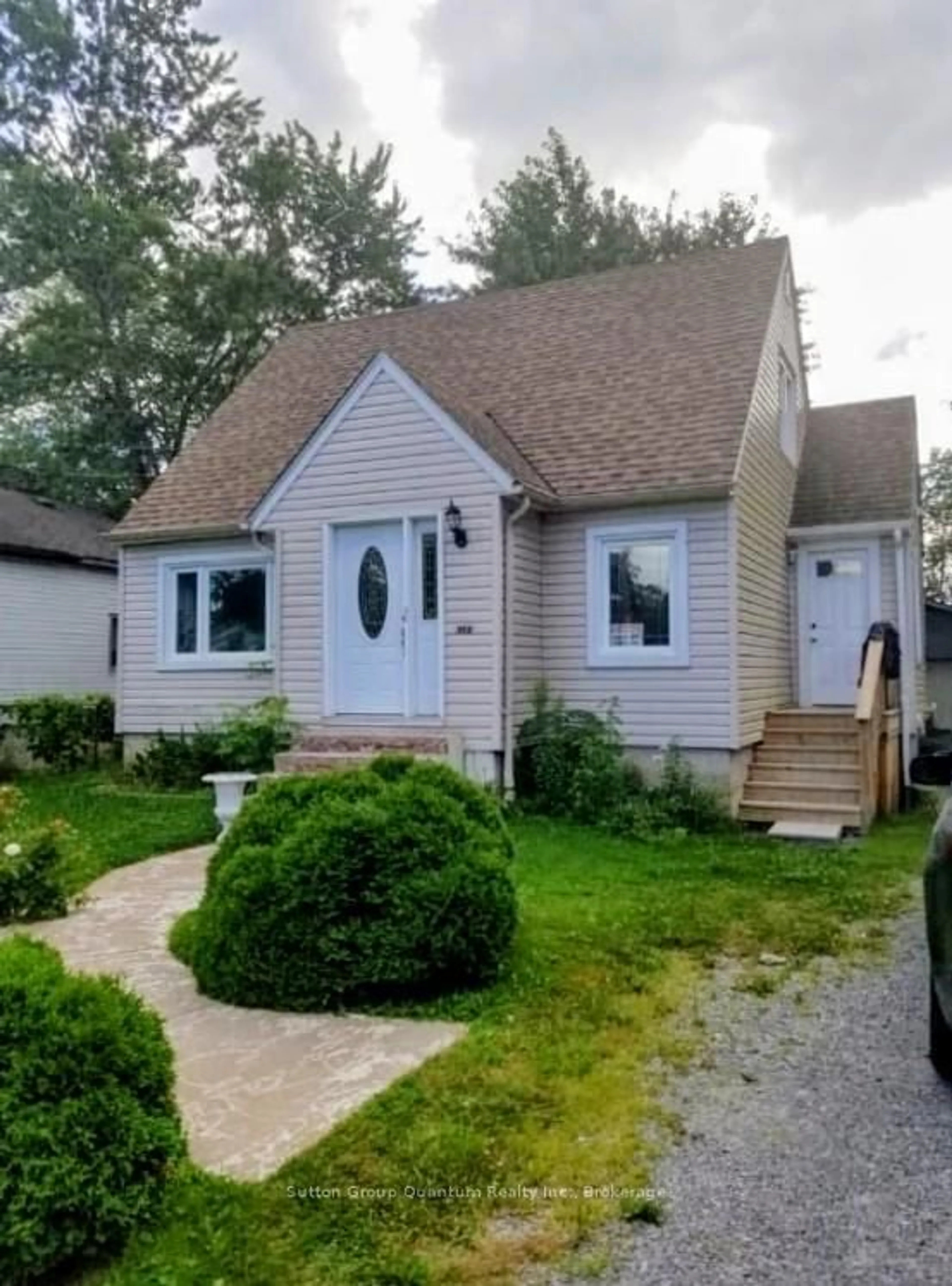 Home with vinyl exterior material, street for 6189 Kister Rd, Niagara Falls Ontario L2G 0B7
