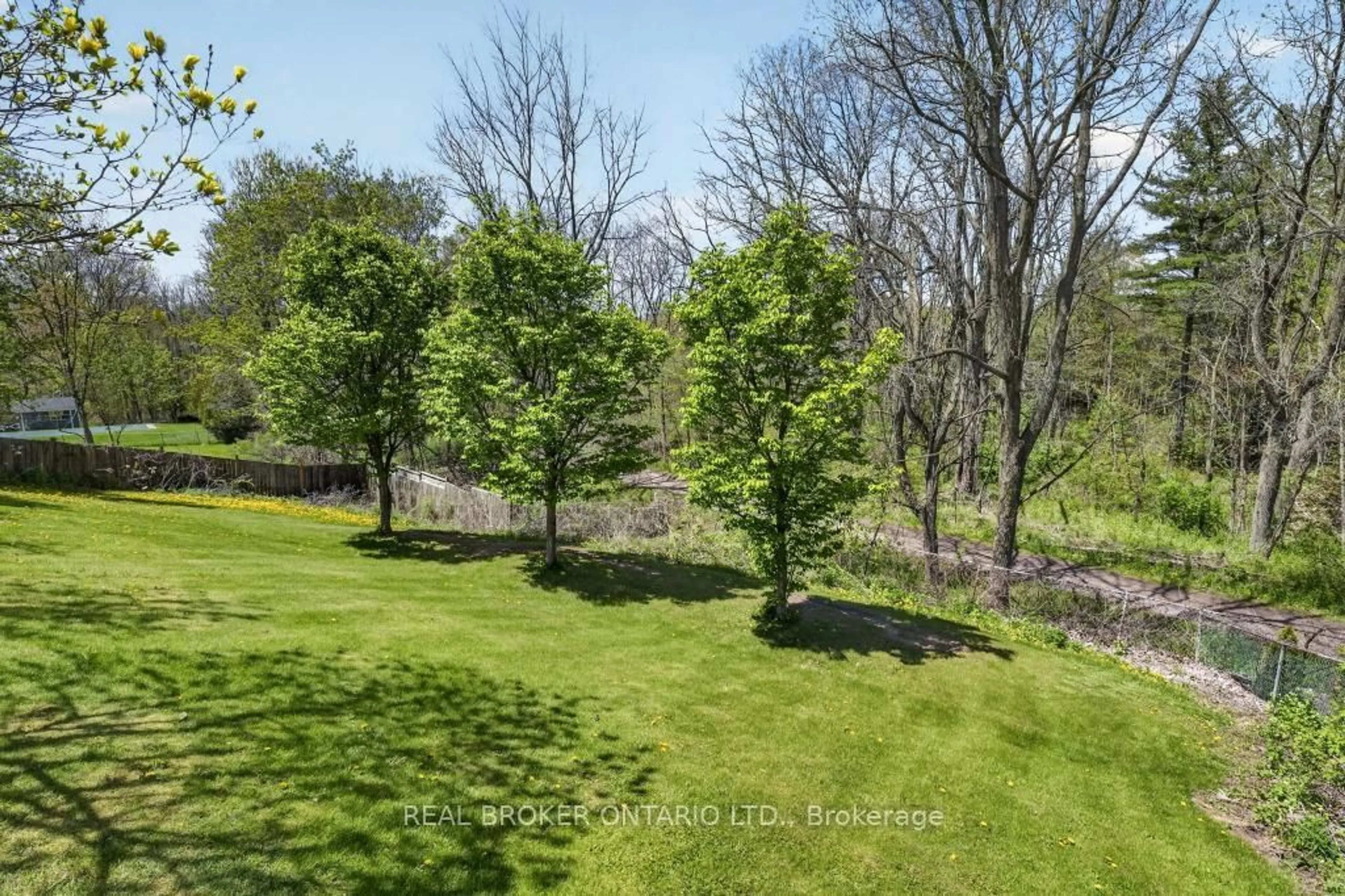 A pic from outside/outdoor area/front of a property/back of a property/a pic from drone, forest/trees view for 55 Sunrise Cres, Hamilton Ontario L9H 3S1