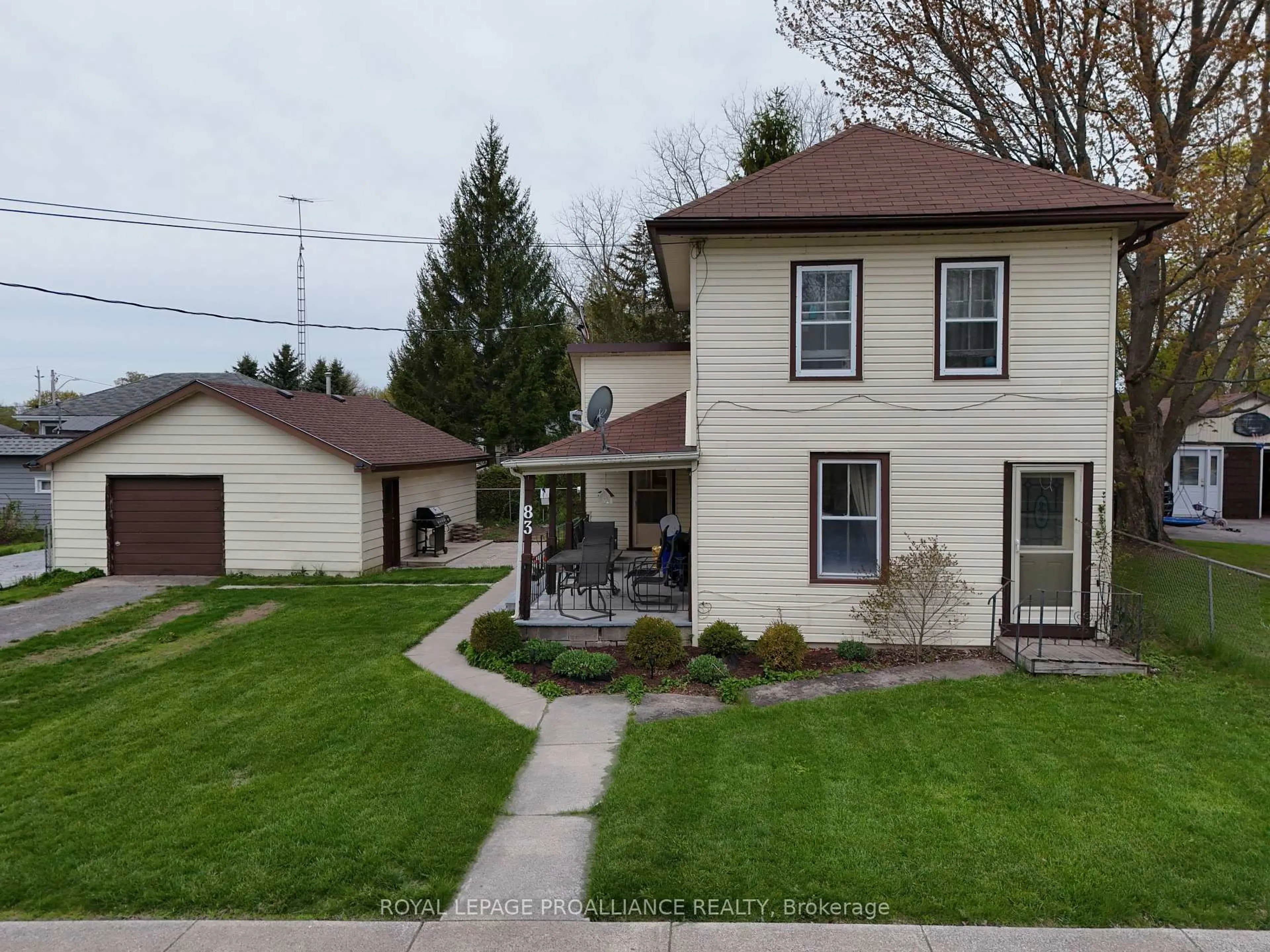 A pic from outside/outdoor area/front of a property/back of a property/a pic from drone, street for 83 College St, Deseronto Ontario K0K 1X0