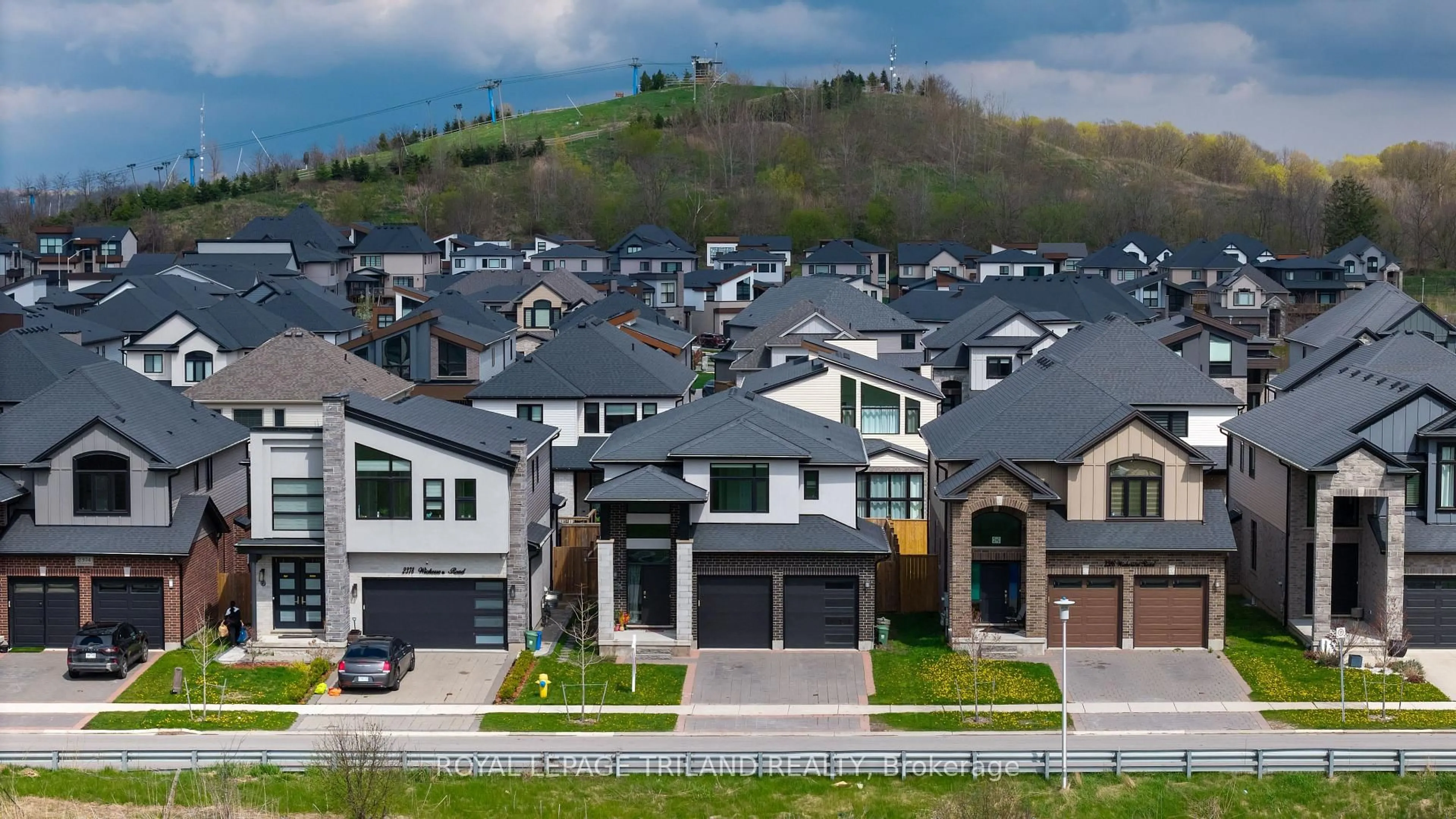 Home with vinyl exterior material, mountain view for 2382 Wickerson Rd, London South Ontario N6K 4R6