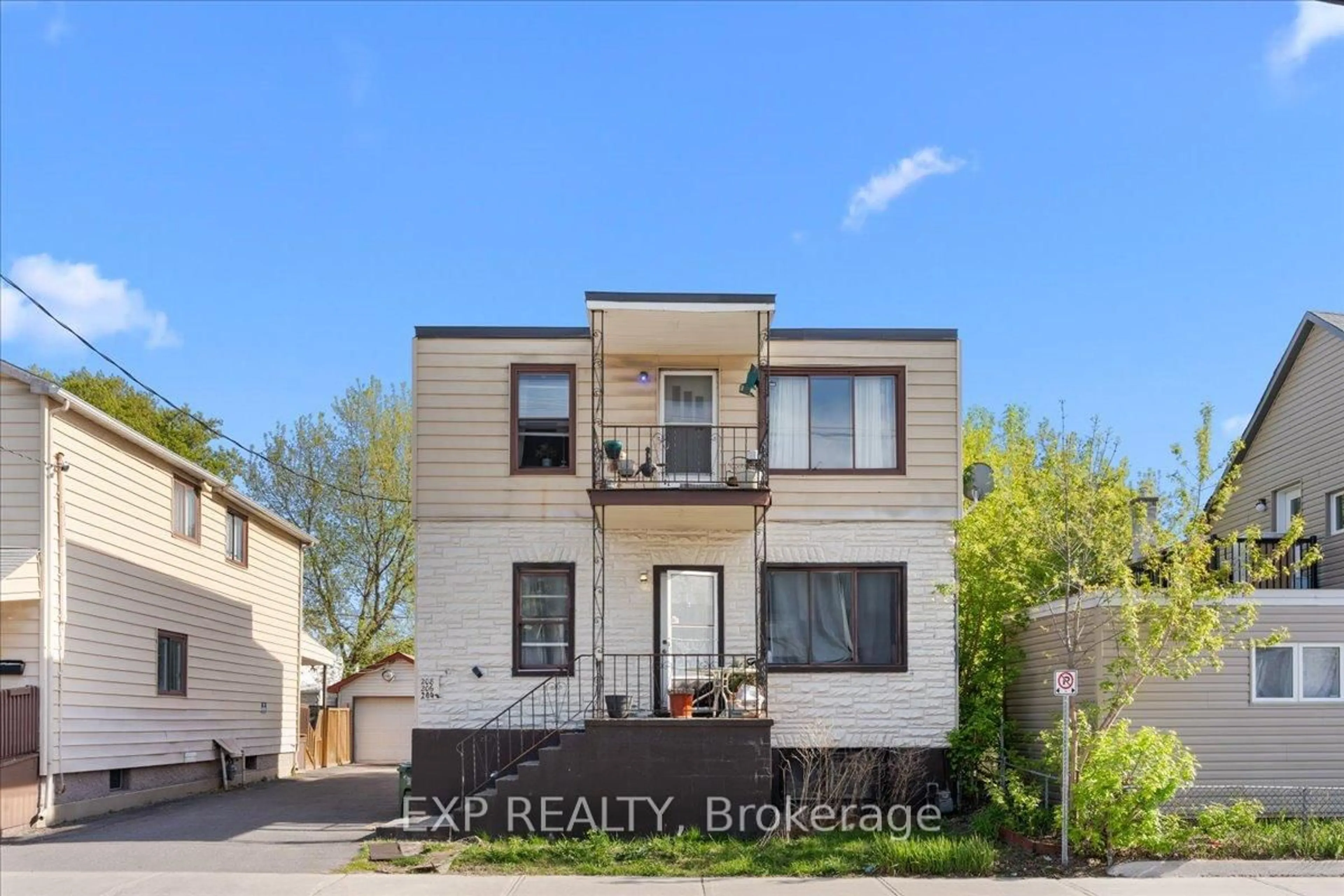 Home with brick exterior material, street for 208 Montfort St, Ottawa Ontario K1L 5P4