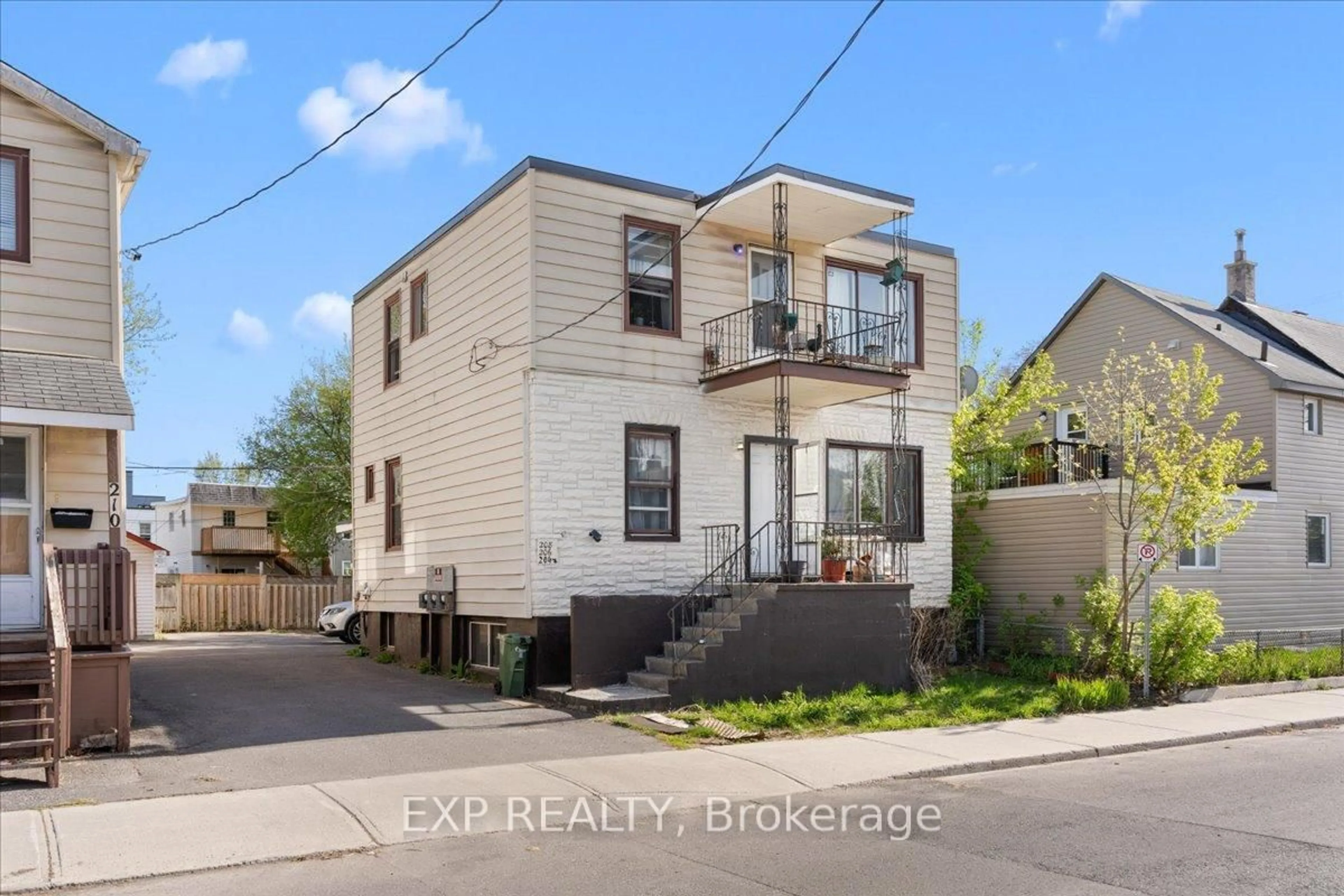 Unknown for 208 Montfort St, Ottawa Ontario K1L 5P4