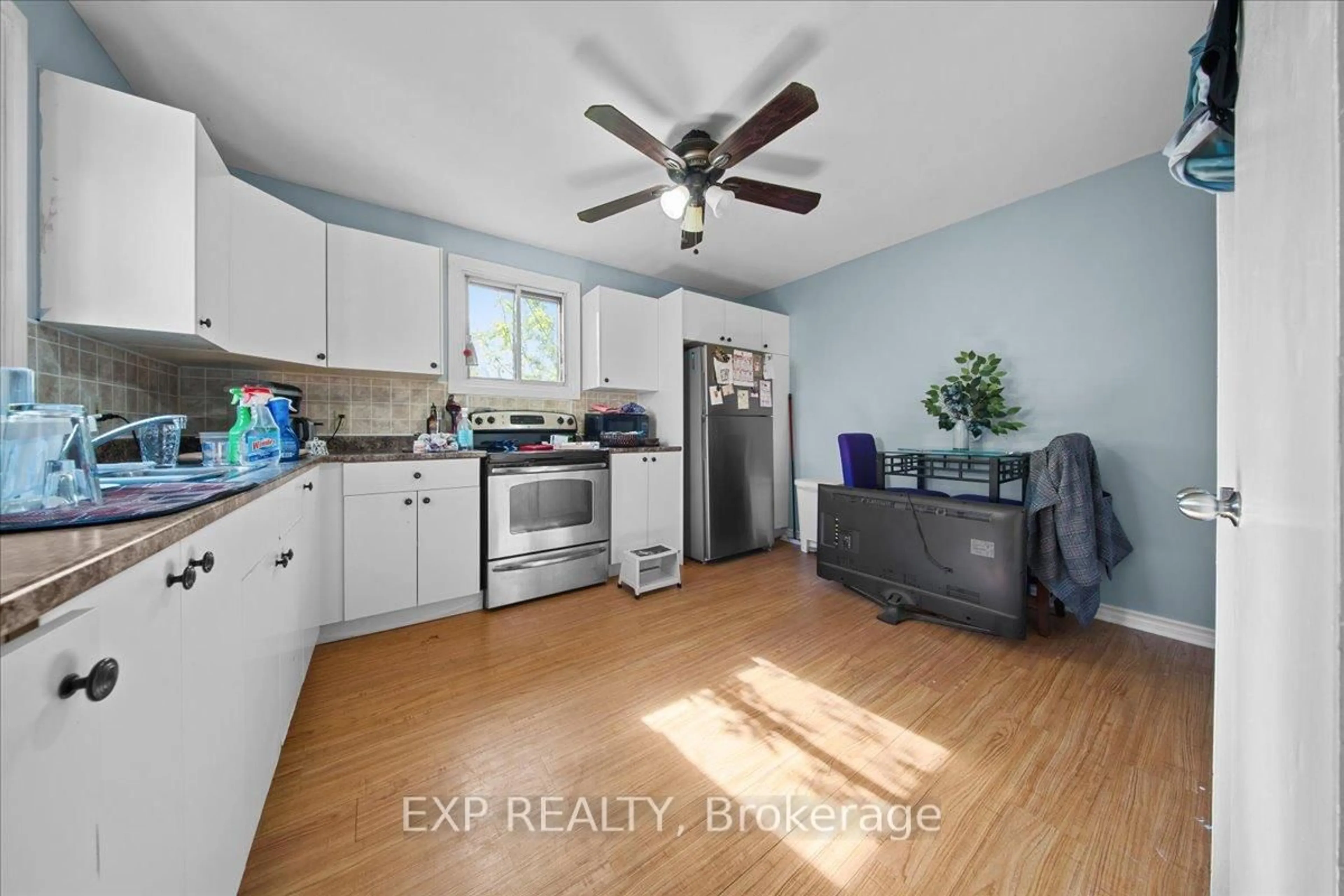 Unknown for 208 Montfort St, Ottawa Ontario K1L 5P4